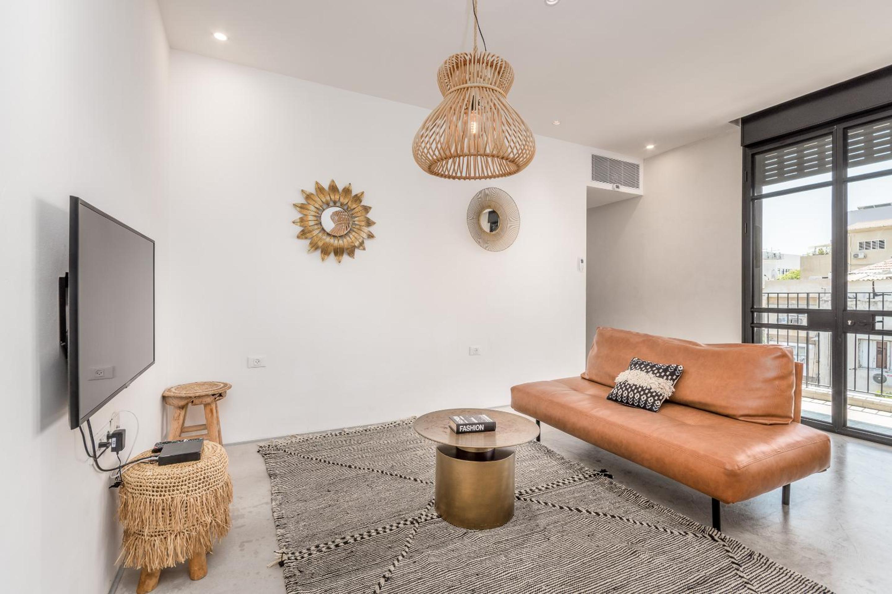 Trendy apartment next to Levinsky market view 4