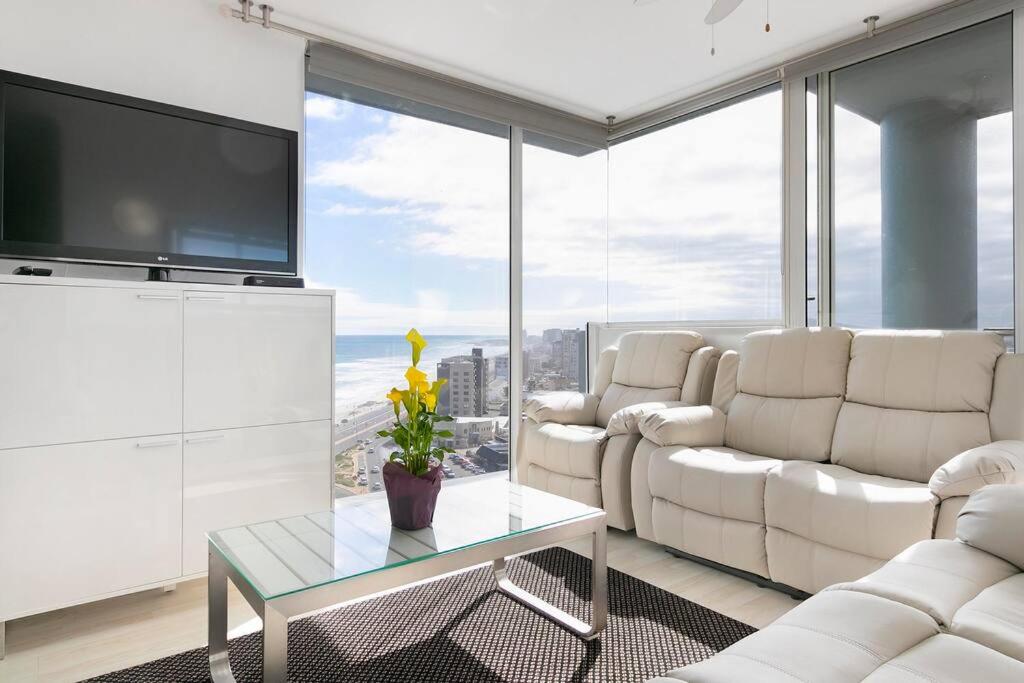 Horizon Bay 1106 Beachfront Self-catering APT by HMH view 2