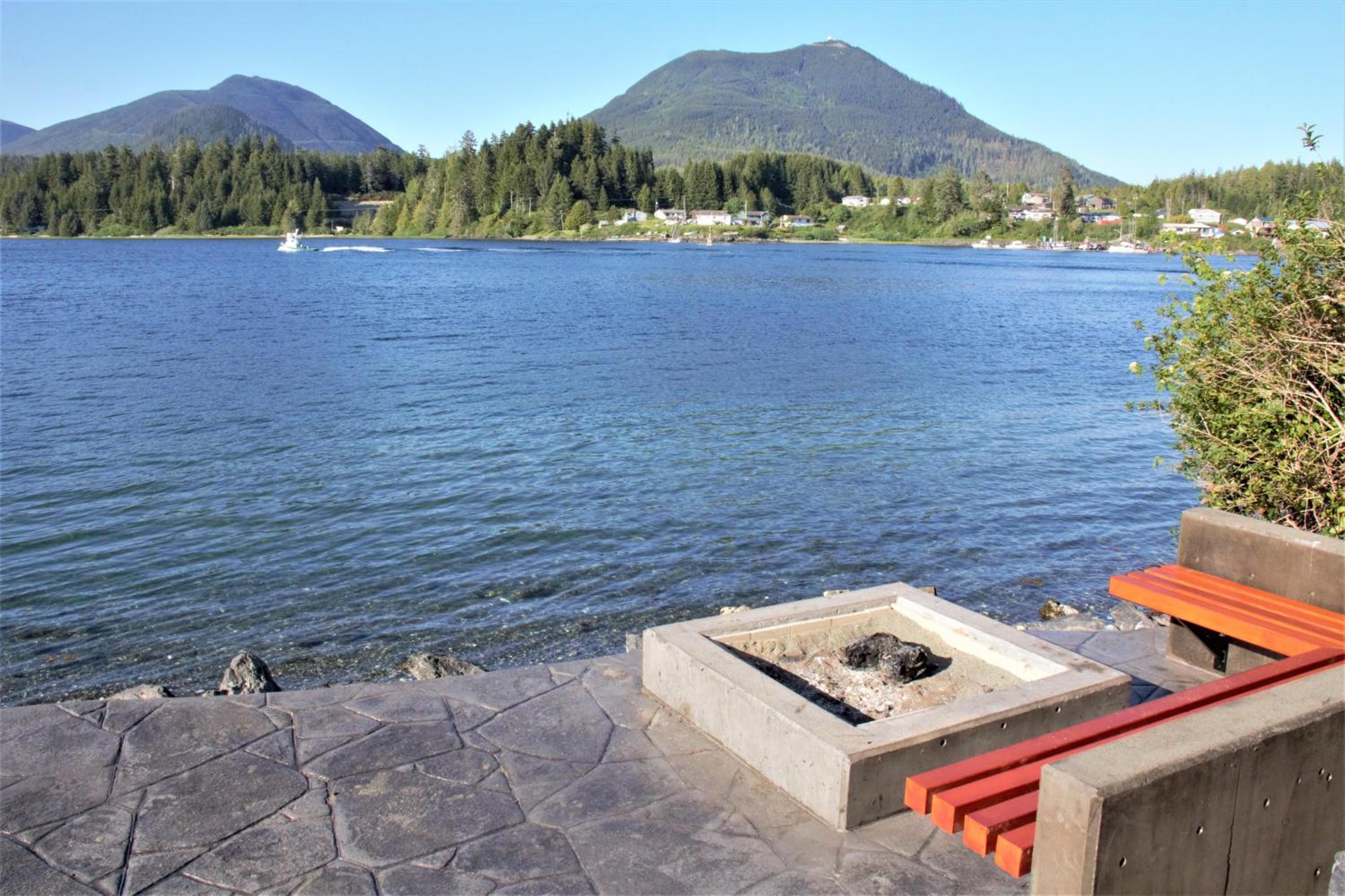 Private Oceanfront Cabin And Hot Tub! - Gww