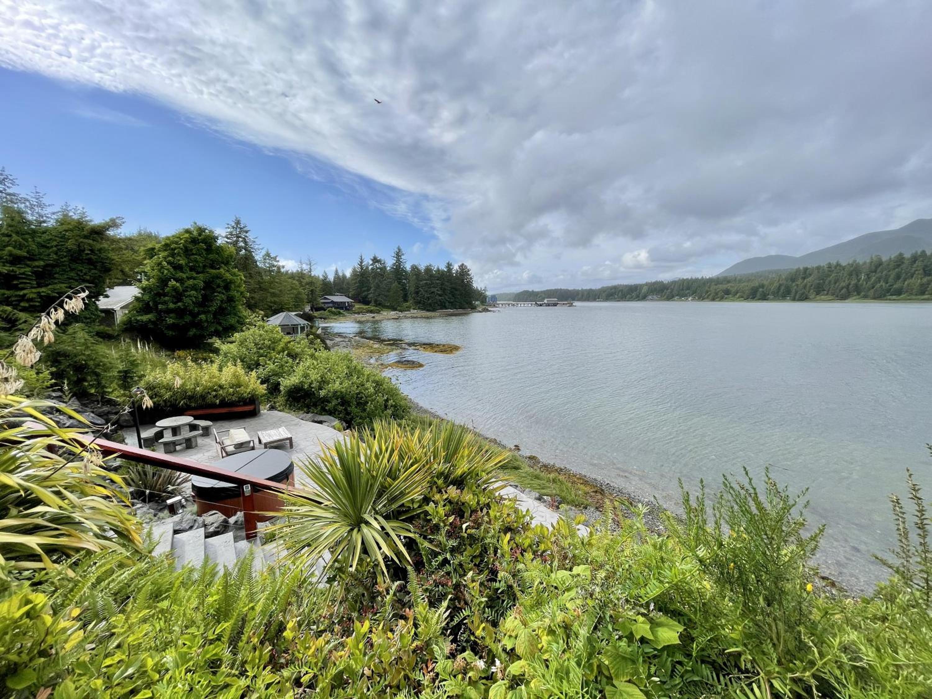 Private Oceanfront Cabin And Hot Tub! - Gww