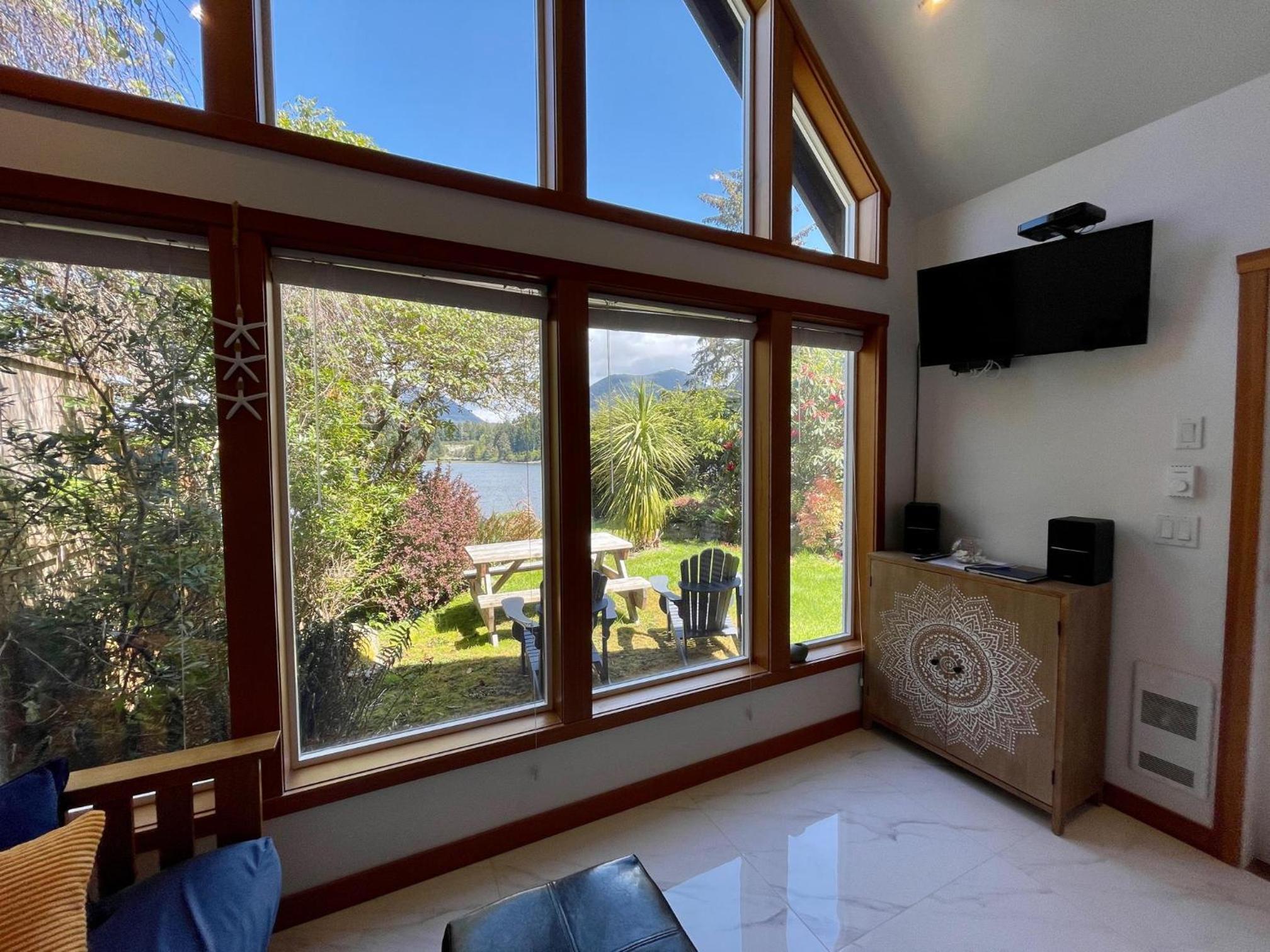 Private Oceanfront Cabin And Hot Tub! - Gww