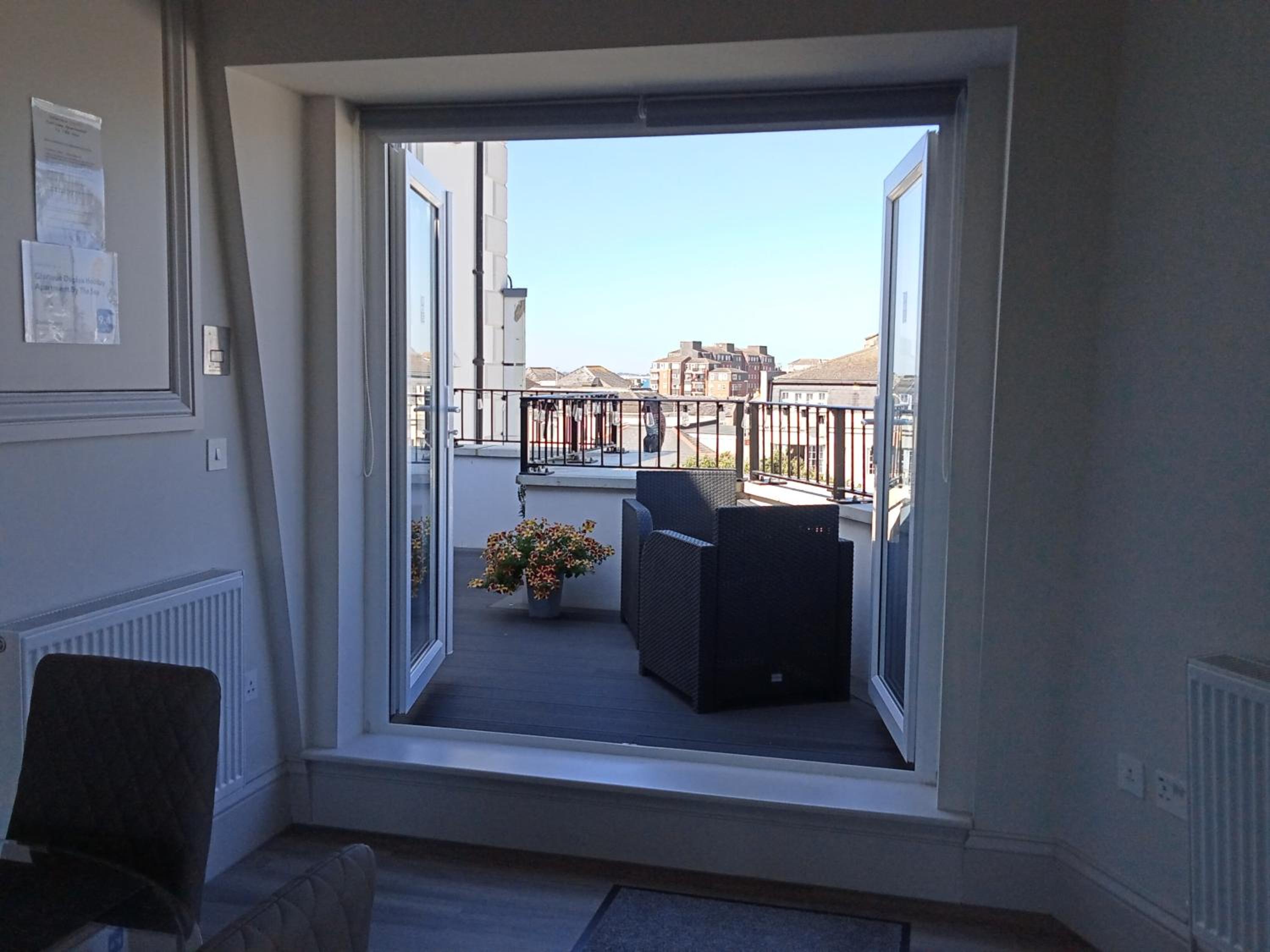 Glorious Duplex Holiday Apartment By The Sea view 3