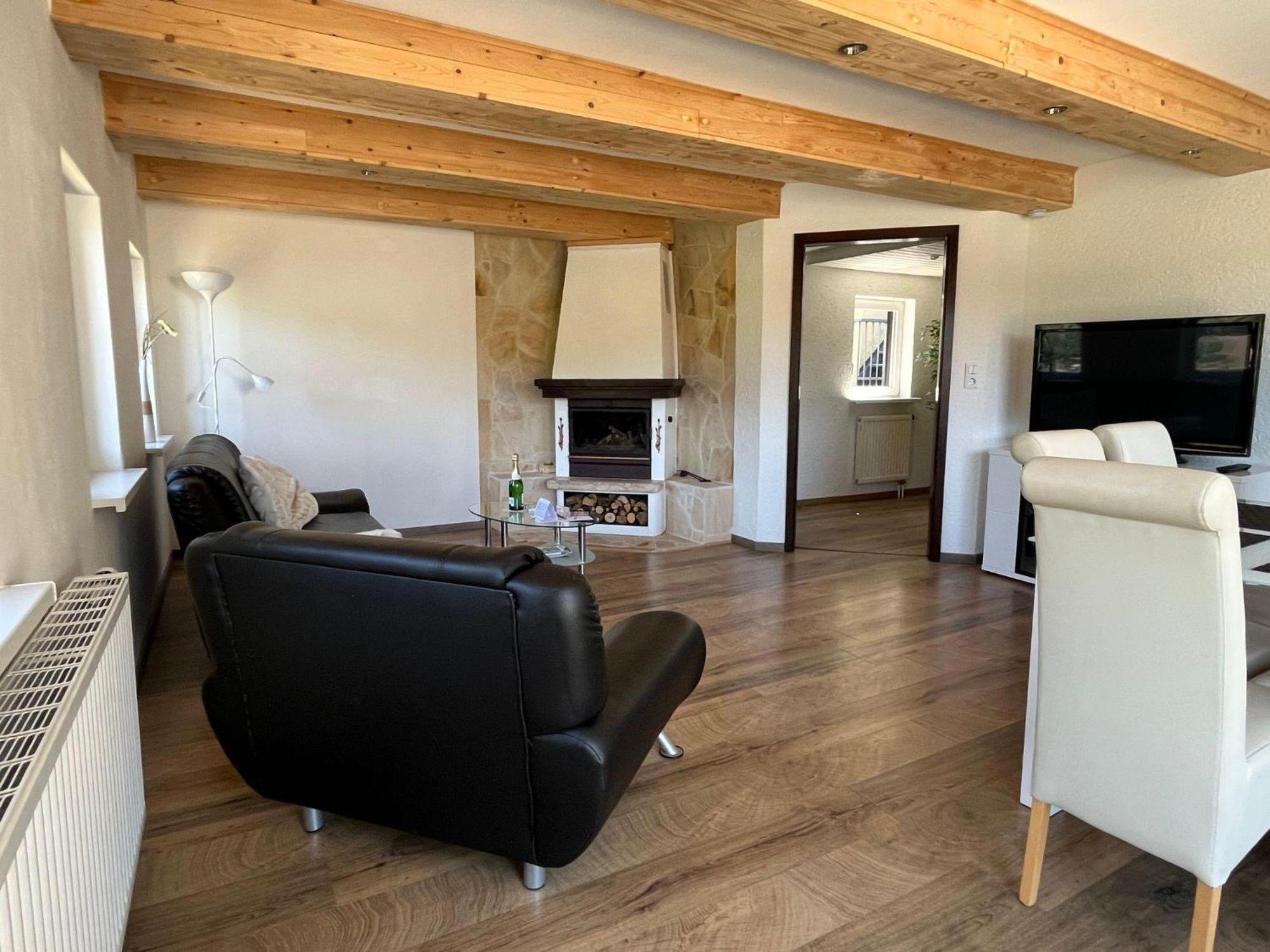 Saechsische-Schweiz-Ferienhaus-Wohnung-1-mit-Elbblick-Sauna-und-Kamin