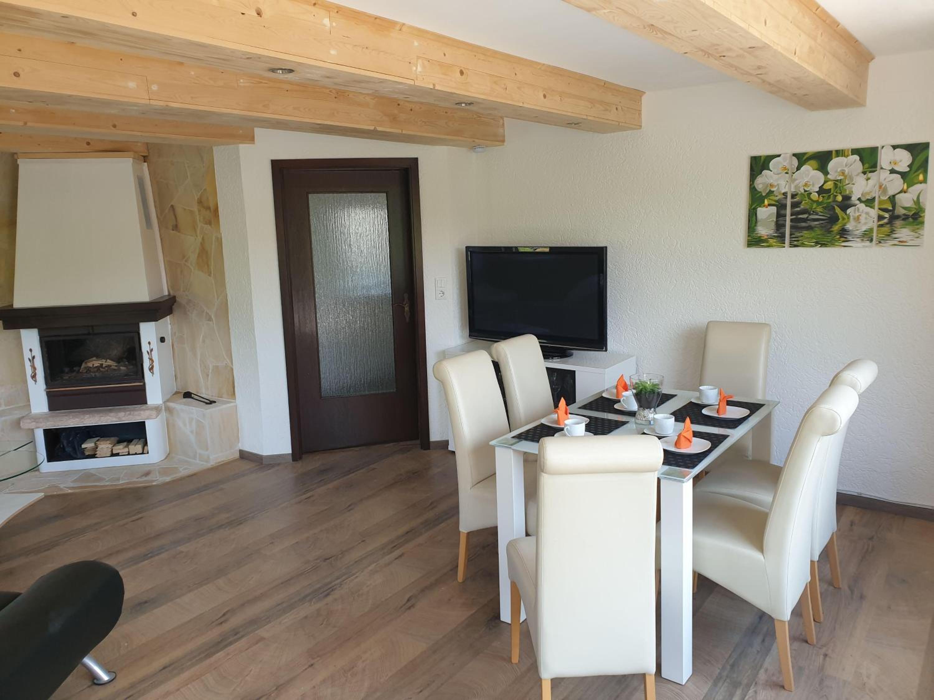 Saechsische-Schweiz-Ferienhaus-Wohnung-1-mit-Elbblick-Sauna-und-Kamin