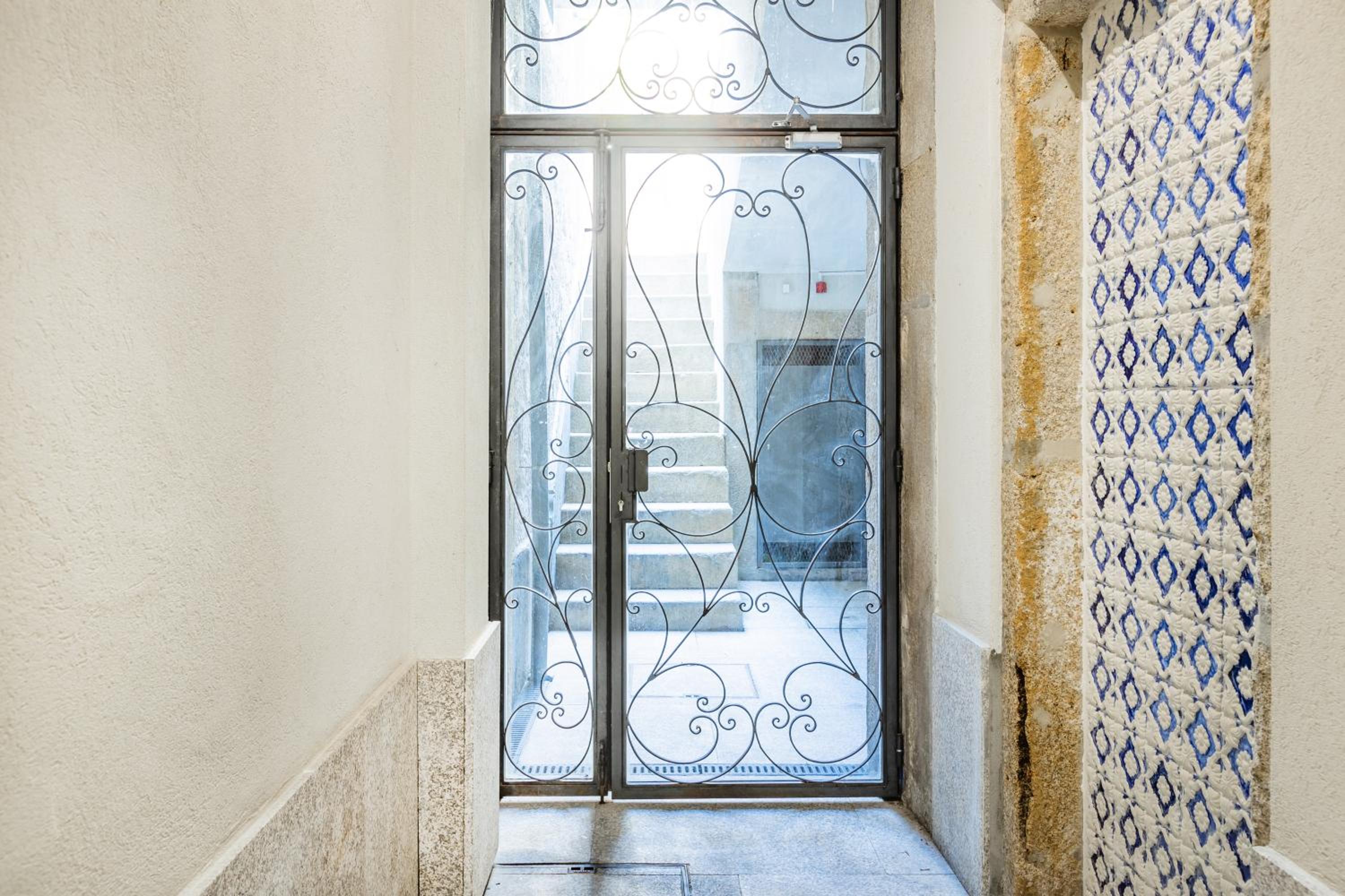 Stylish Studio w/ AC | Central Porto view 2