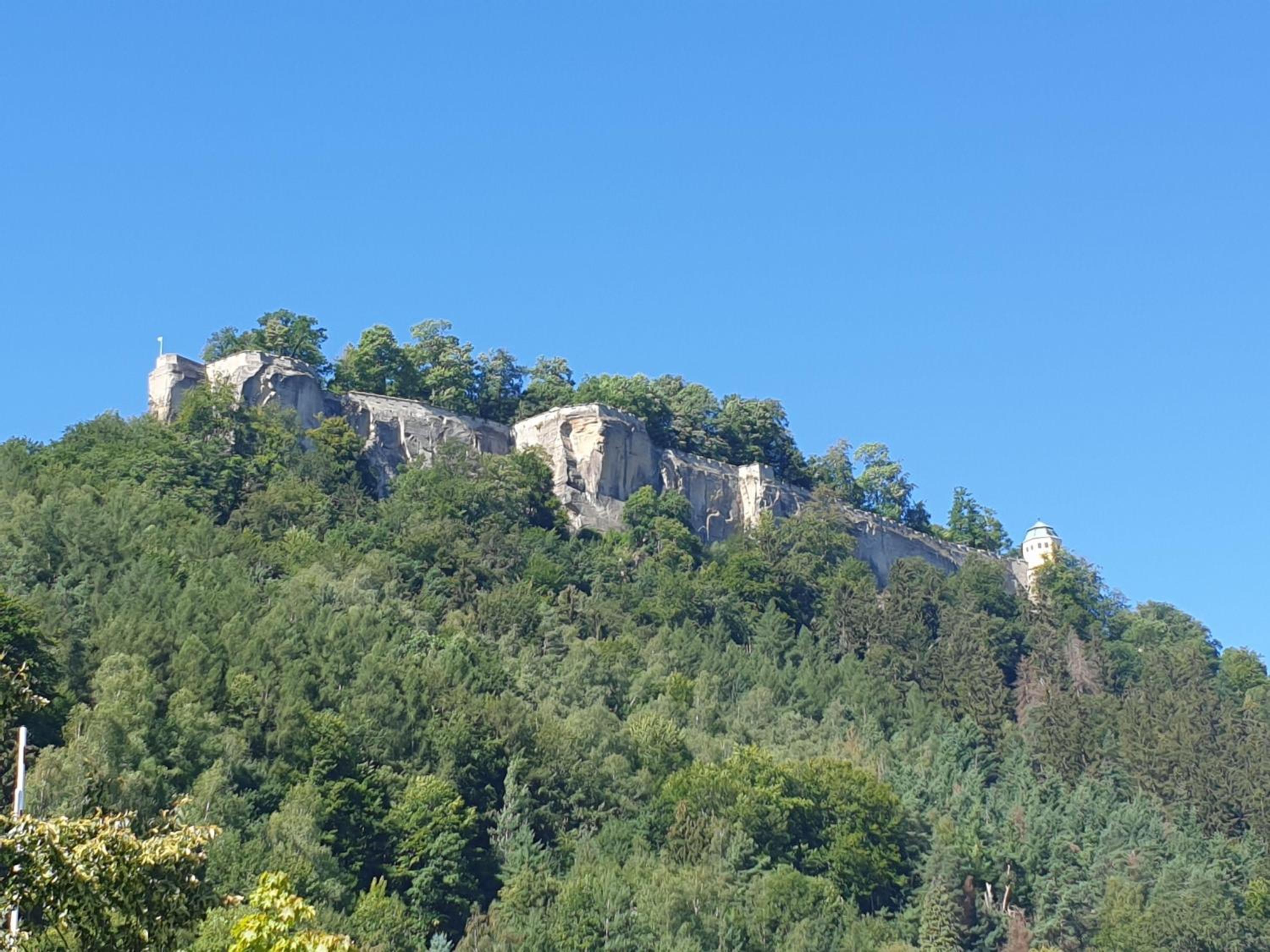 Saechsische-Schweiz-Ferienhaus-Wohnung-2-mit-hervorragendem-Panoramablick-ueber-das-Elbtal