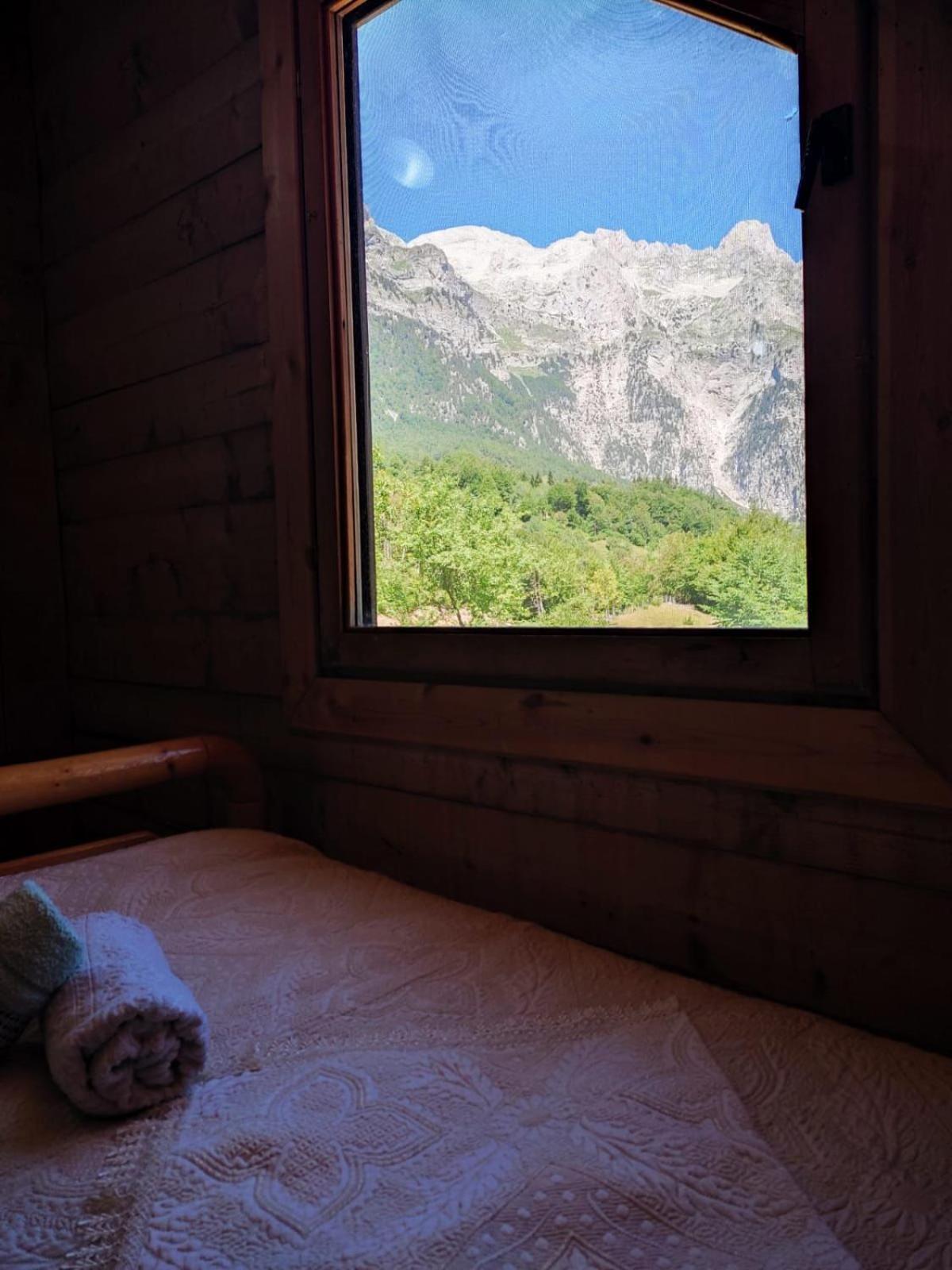 Guest House Astrit Villi photo 4