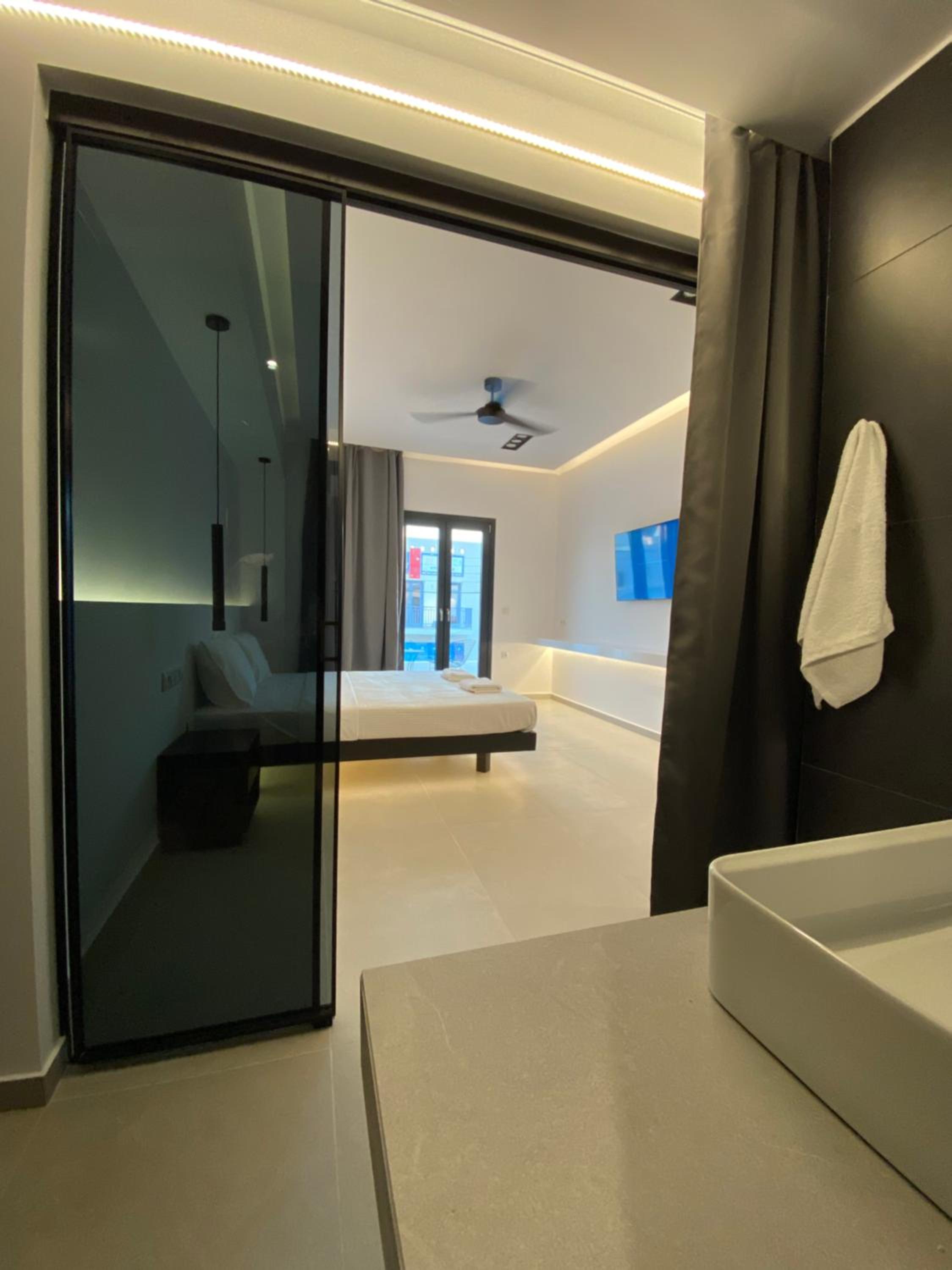 Evenos Suites photo 2