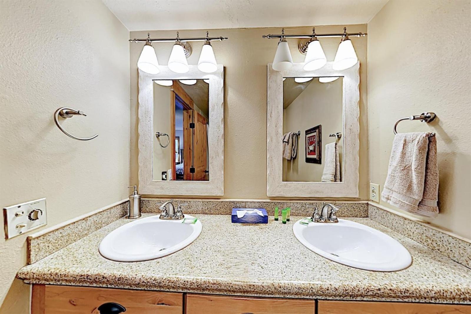 3 Bedroom Condo In West Keystone Near Lakeside Village view 4