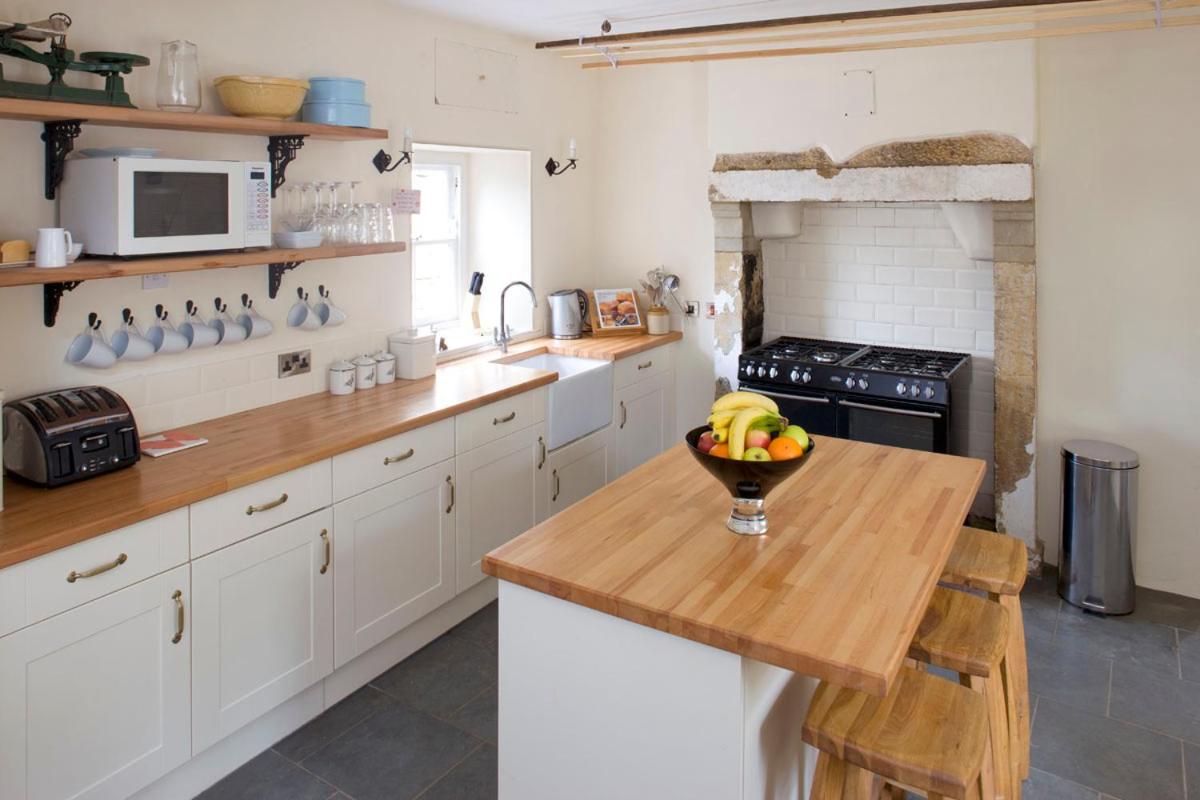 Morton House Holiday Let Yorkshire Dales - One property 4 brm Farmhouse, 3brm Stable Block Sleeps 2-16 view 3