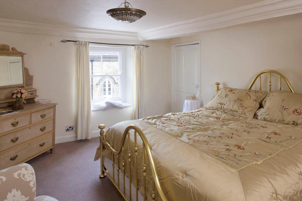 Morton House Holiday Let Yorkshire Dales - One property 4 brm Farmhouse, 3brm Stable Block Sleeps 2-16 view 4