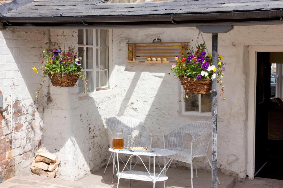 Morton House Holiday Let Yorkshire Dales - One property 4 brm Farmhouse, 3brm Stable Block Sleeps 2-16 view 5