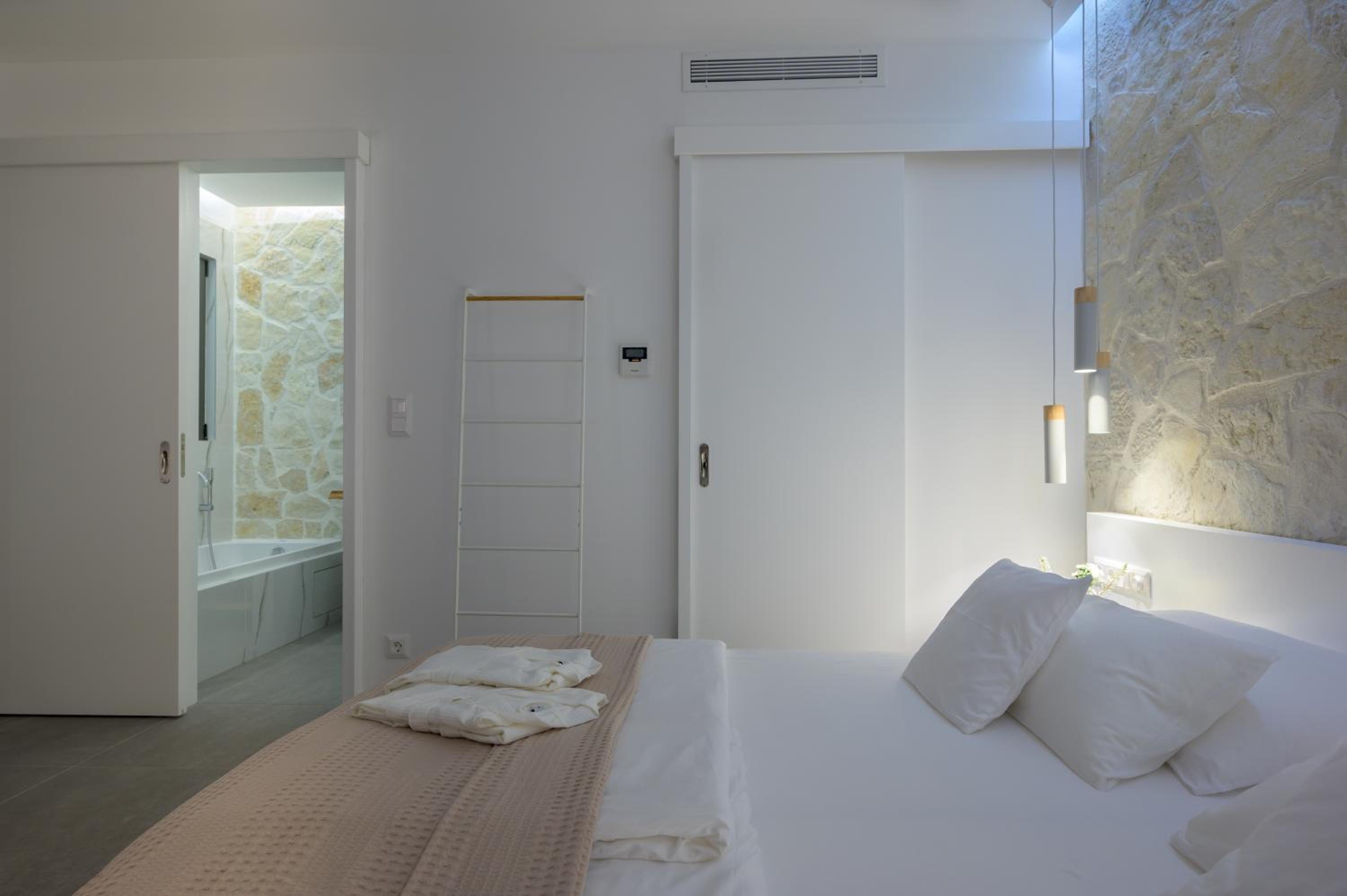 KOA Spa Villa-Luxury villa in Gialova with own Spa view 5