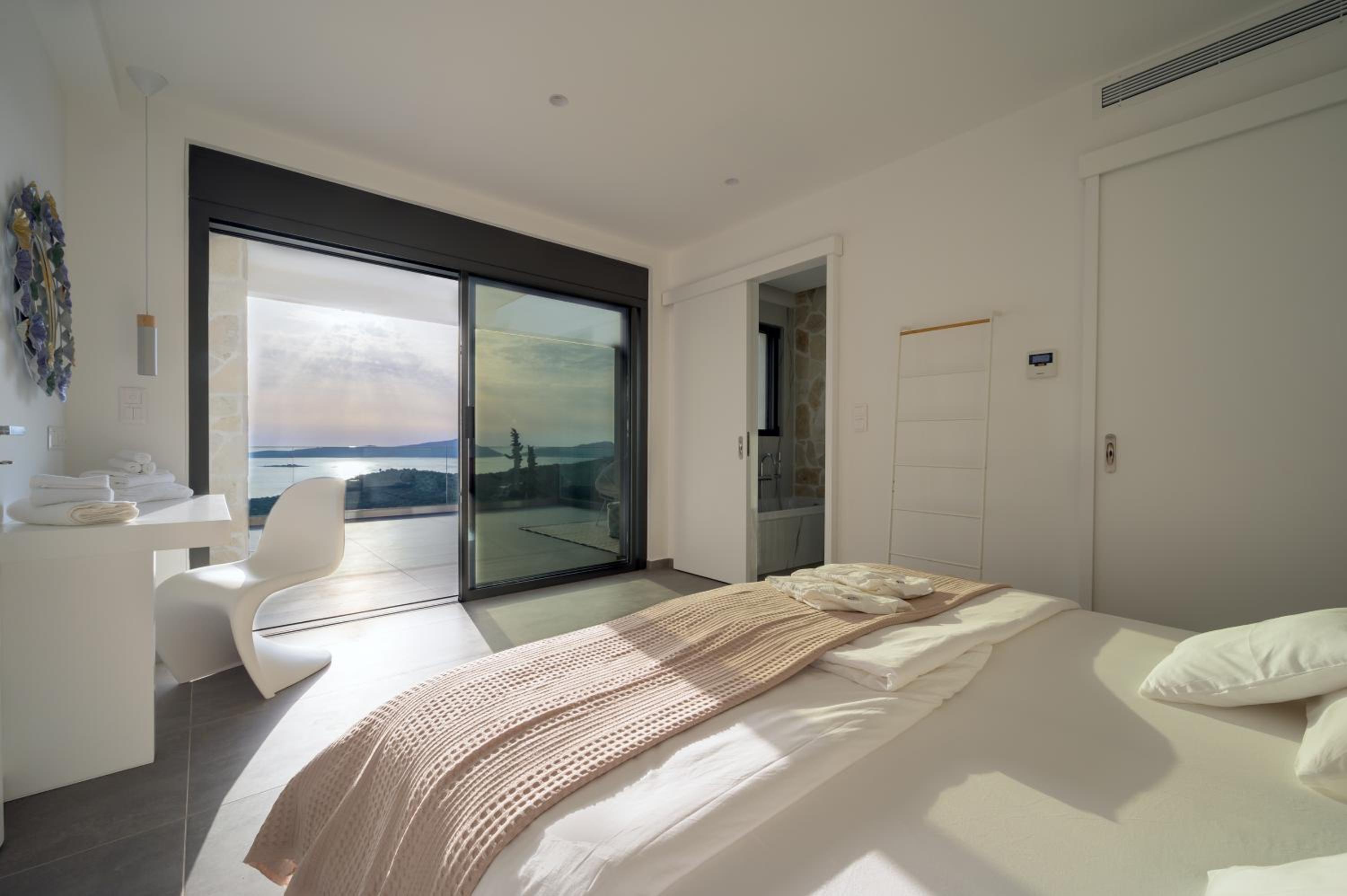 KOA Spa Villa-Luxury villa in Gialova with own Spa view 4