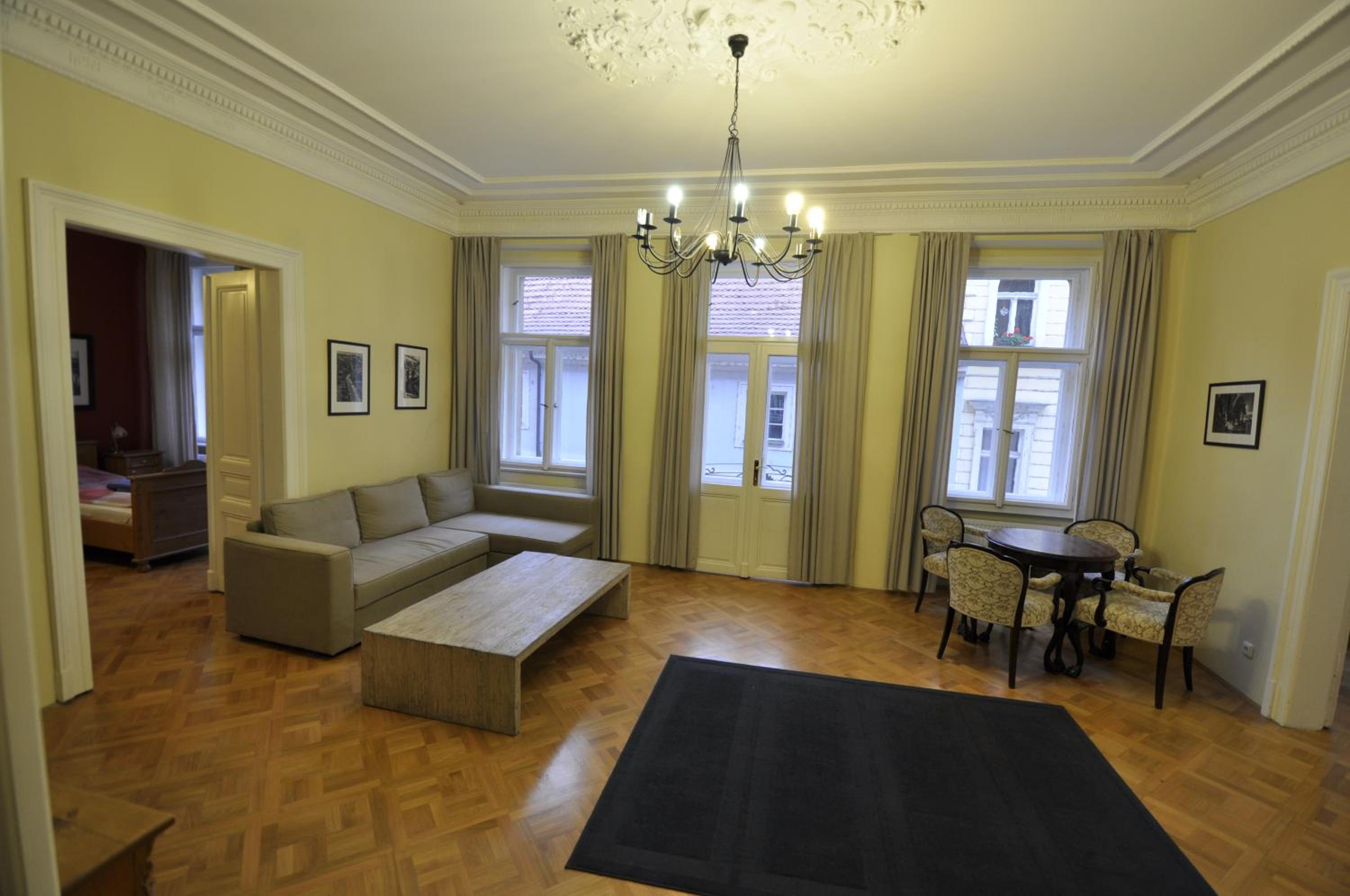 Liliova Apartments
