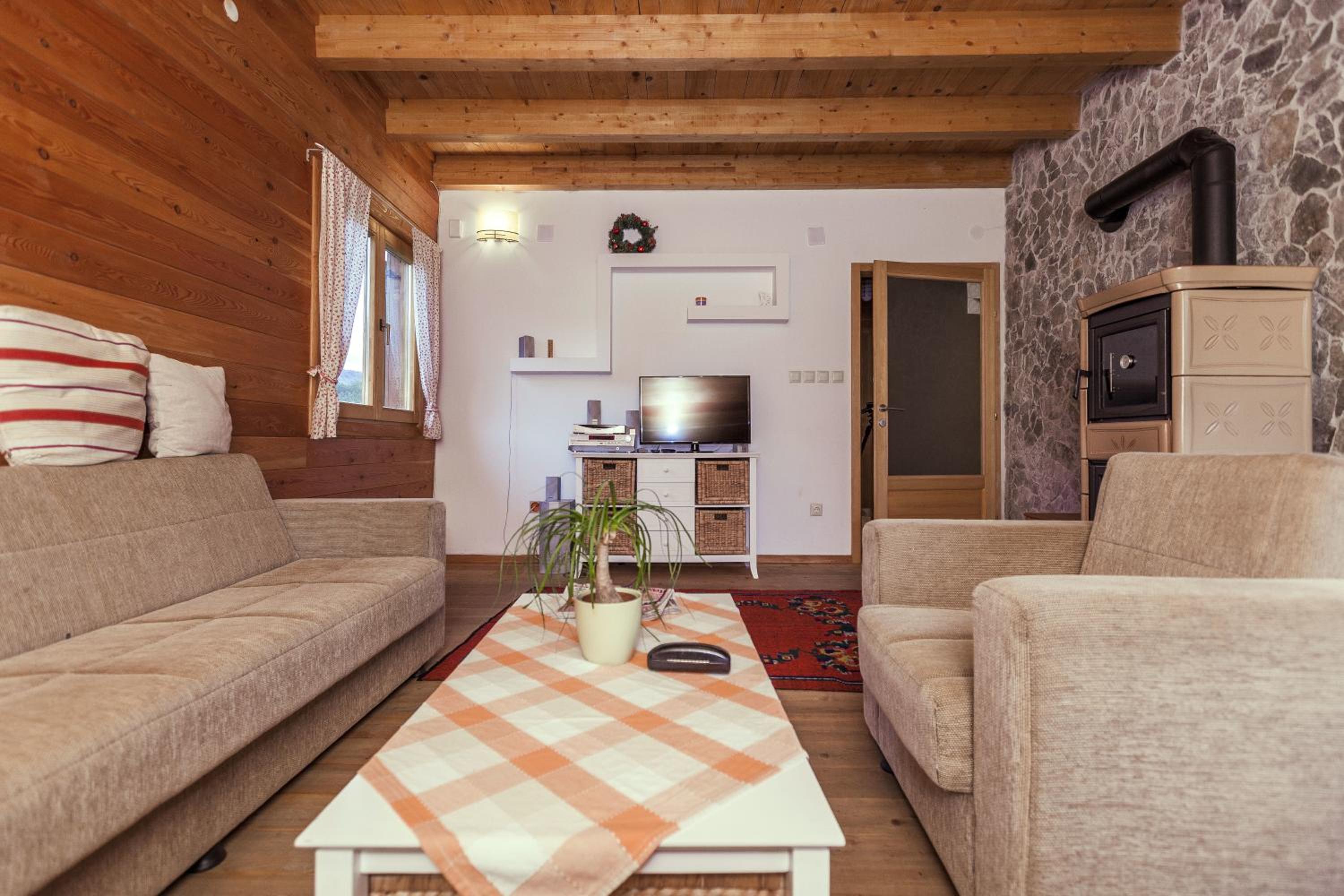 Chalet Sanjam Liku view 5