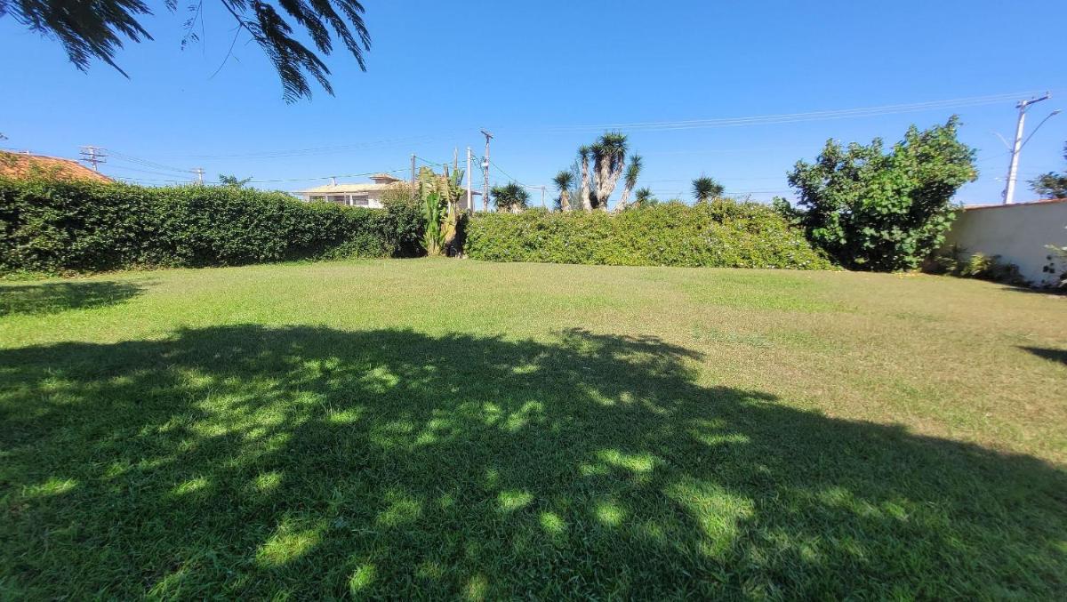 Linda casa com piscina a poucos passos da praia