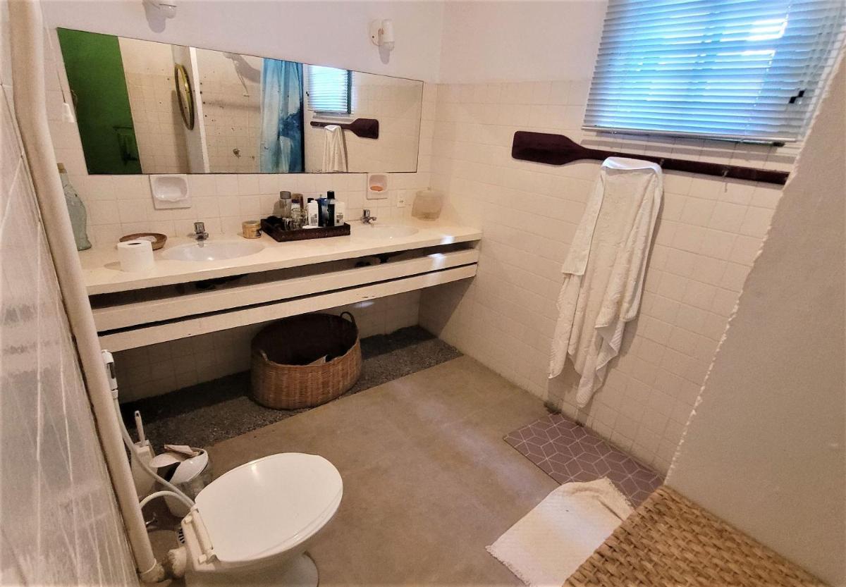 Linda casa com piscina a poucos passos da praia
