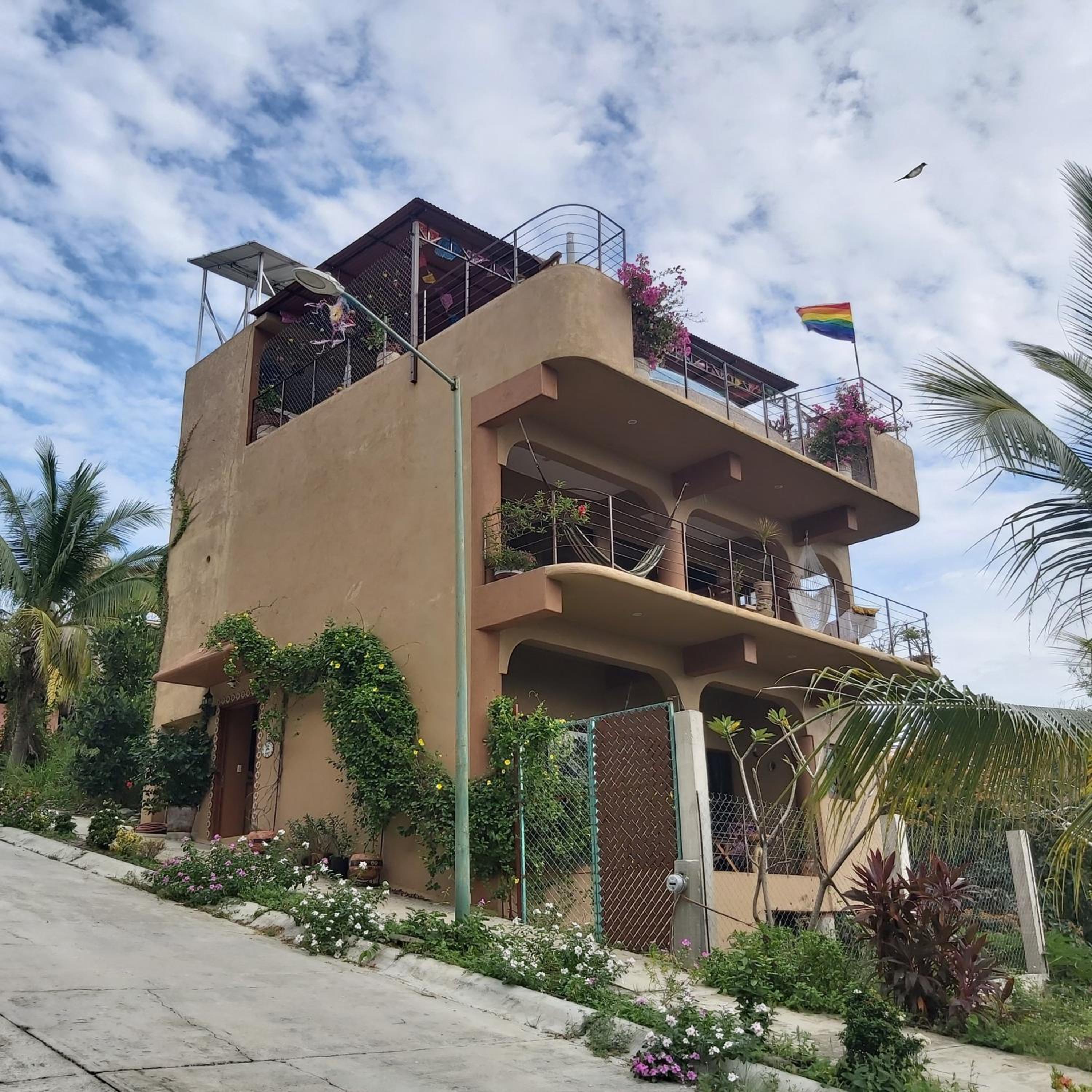 Casa Arcoiris Zihuatanejo B&B