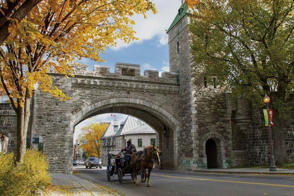GENERATIONS QUEBEC OLD CITY/ Parking/ Family