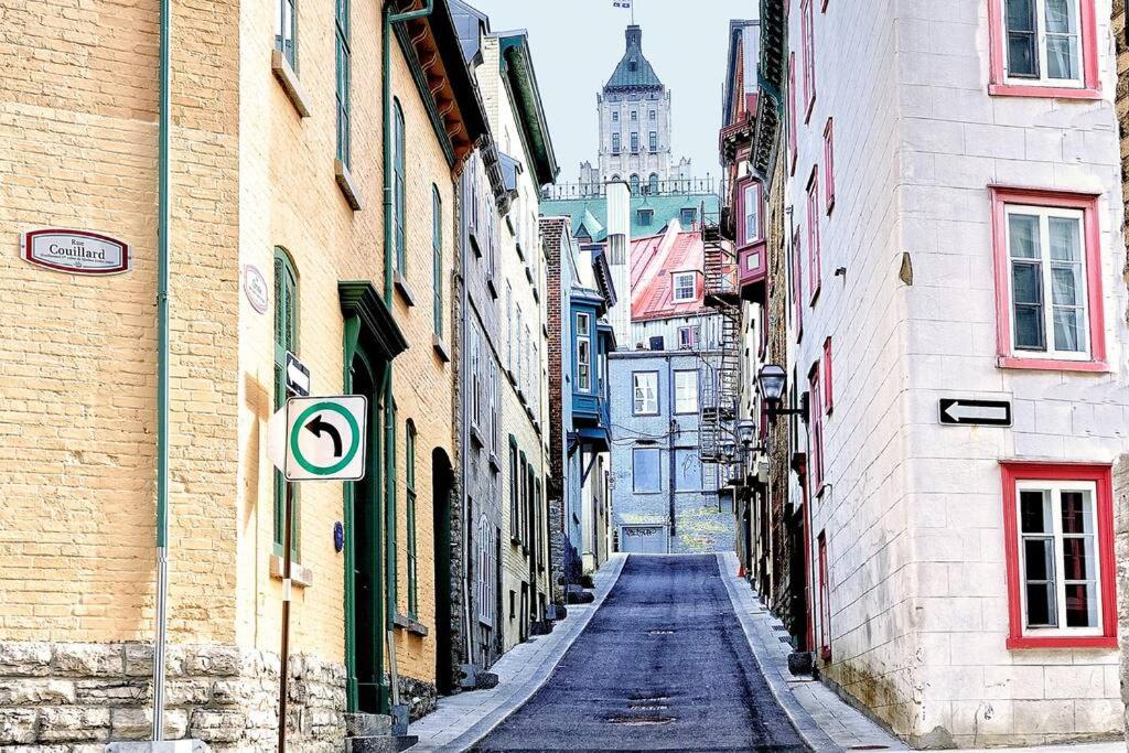 GENERATIONS QUEBEC OLD CITY/ Parking/ Family