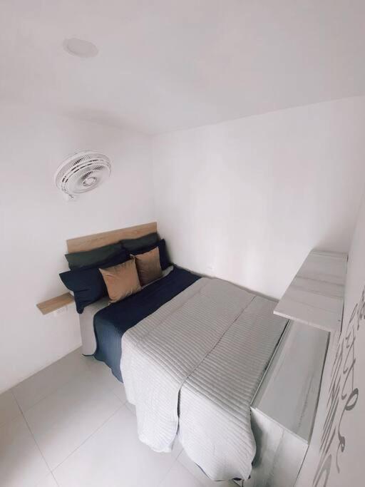 lovely 2 bedroom Apartment with pool and gym view 2