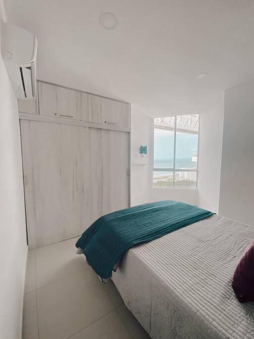 lovely 2 bedroom Apartment with pool and gym view 3