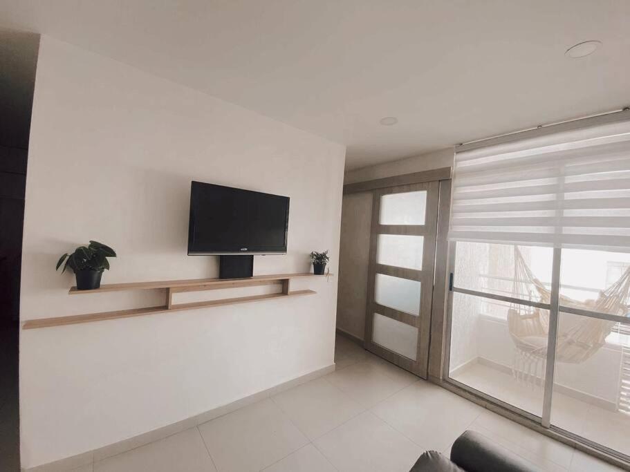 lovely 2 bedroom Apartment with pool and gym view 4