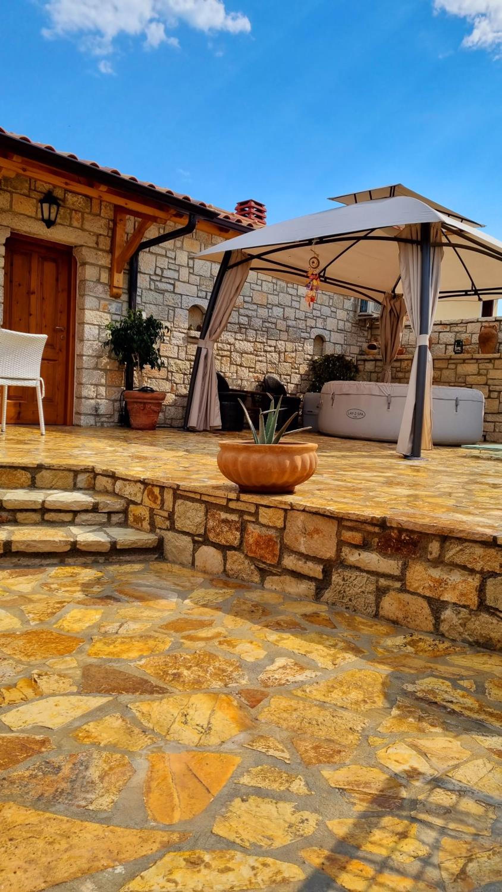 Villa Porta Qeparo