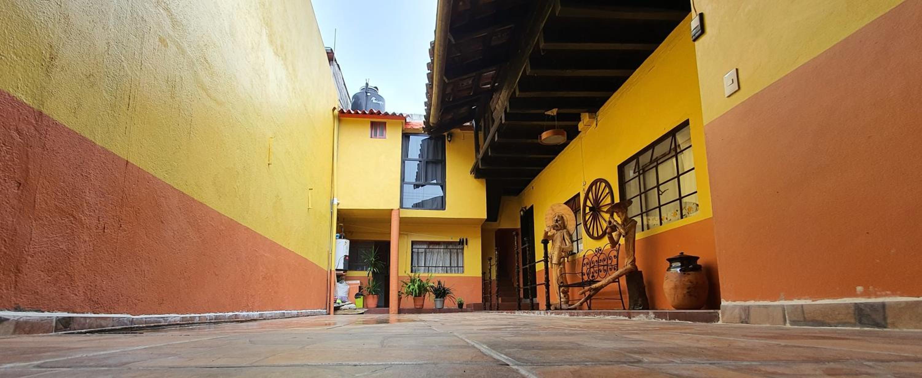 Habitación triple zona centro view 2