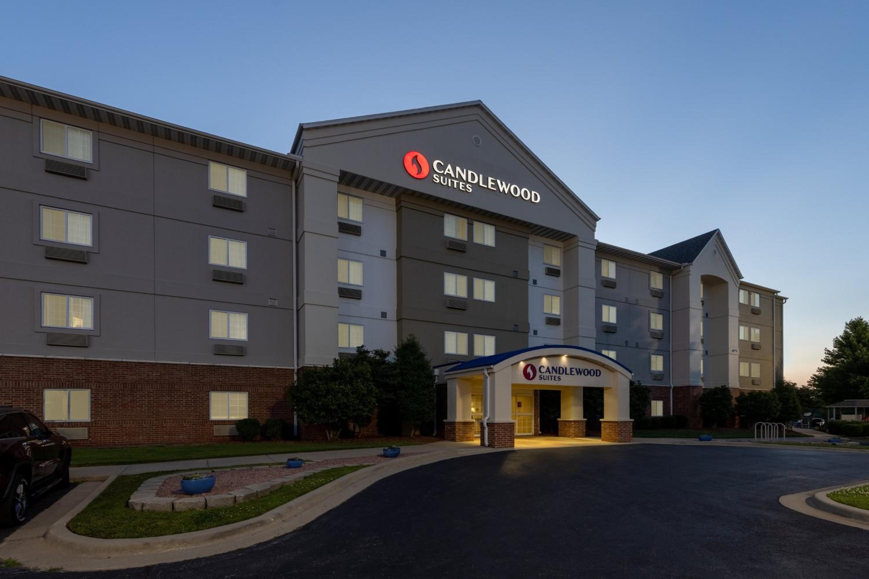 Hotel Candlewood Suites Springfield South, an IHG Hotel - Image 1