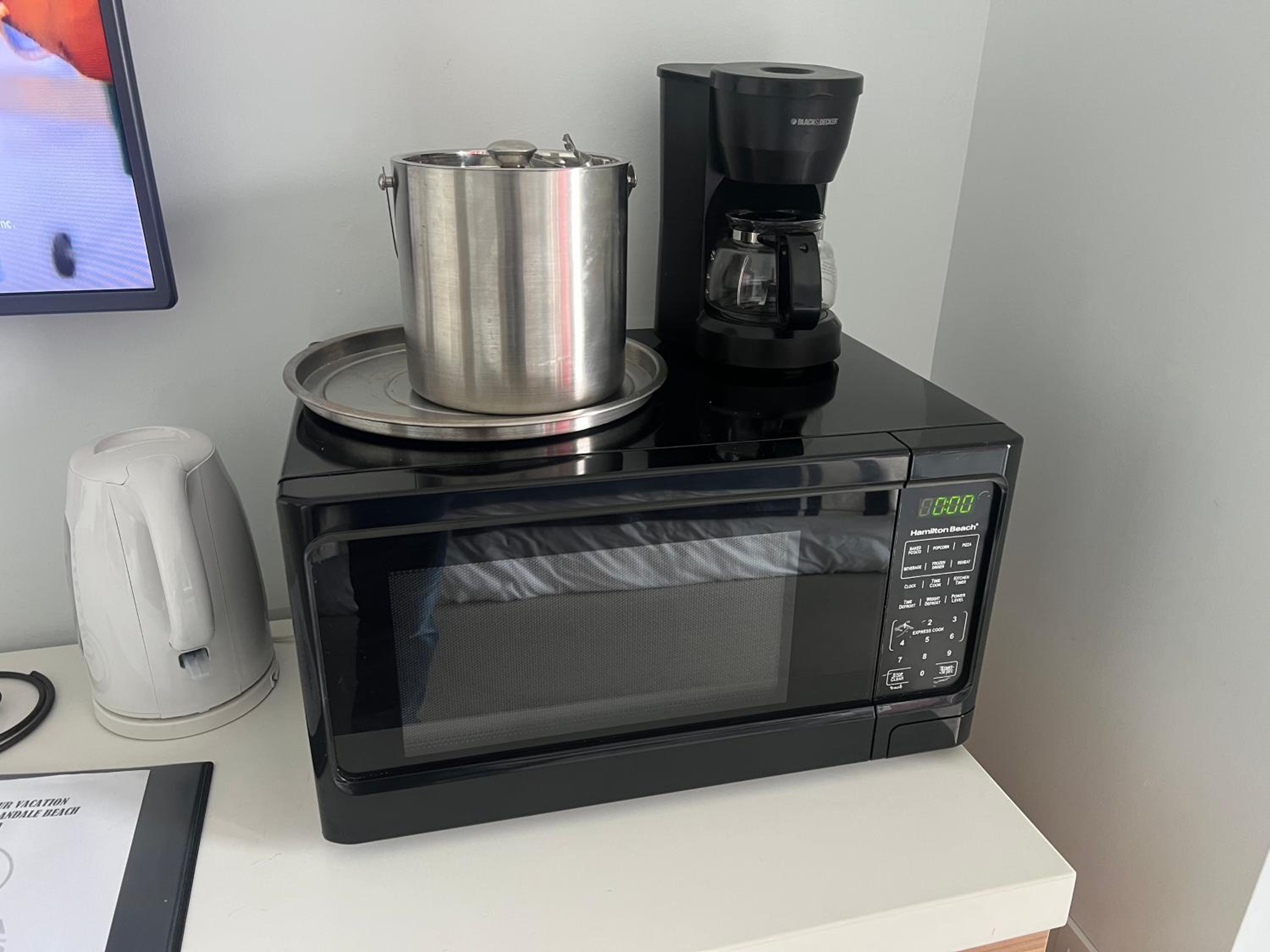 Premium Oceanview Living Full Kitchen & Miami Chic Vibes -14 A view 5