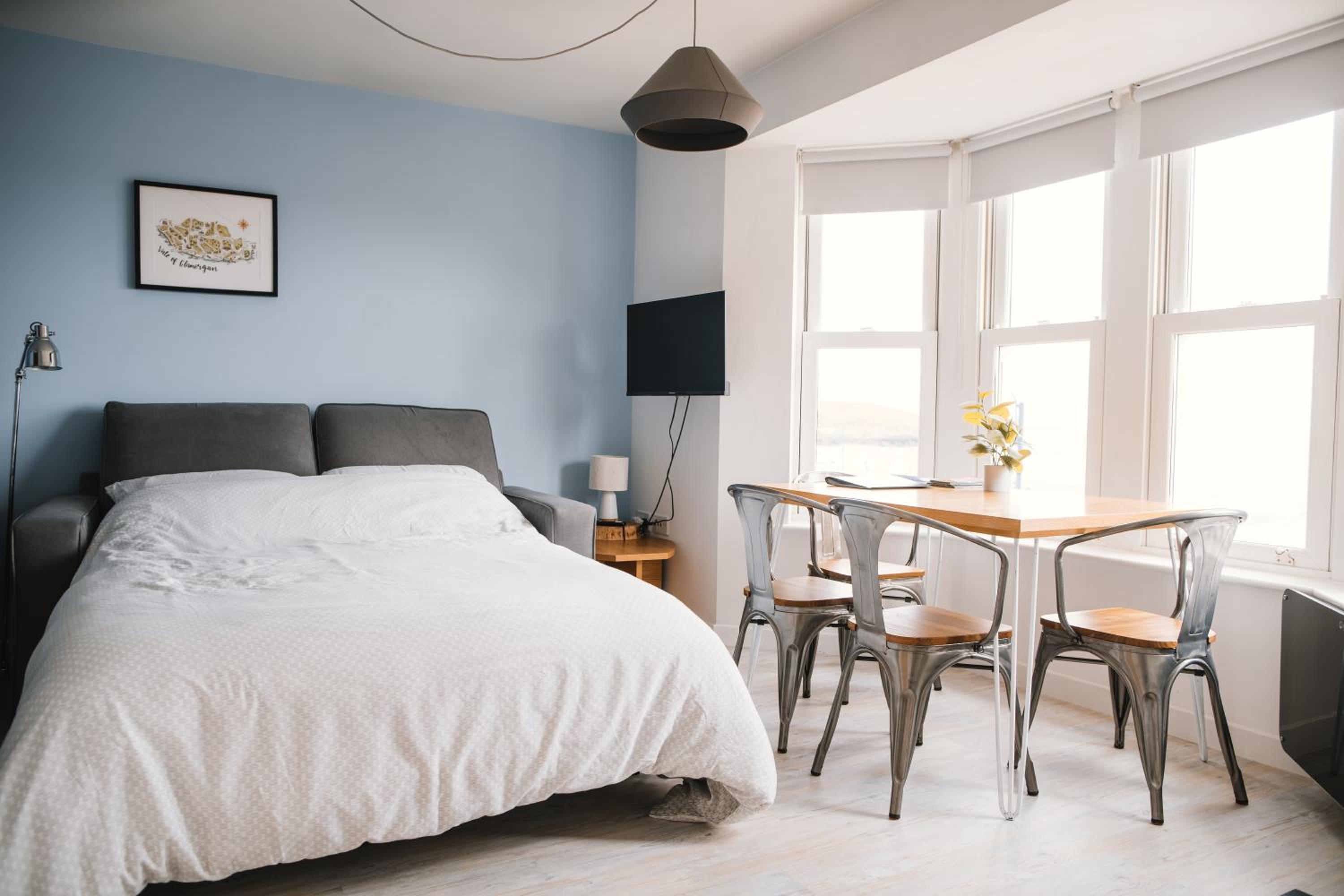 Barry Island Beachfront Apartment - Stunning Bay Views and Private Parking view 3