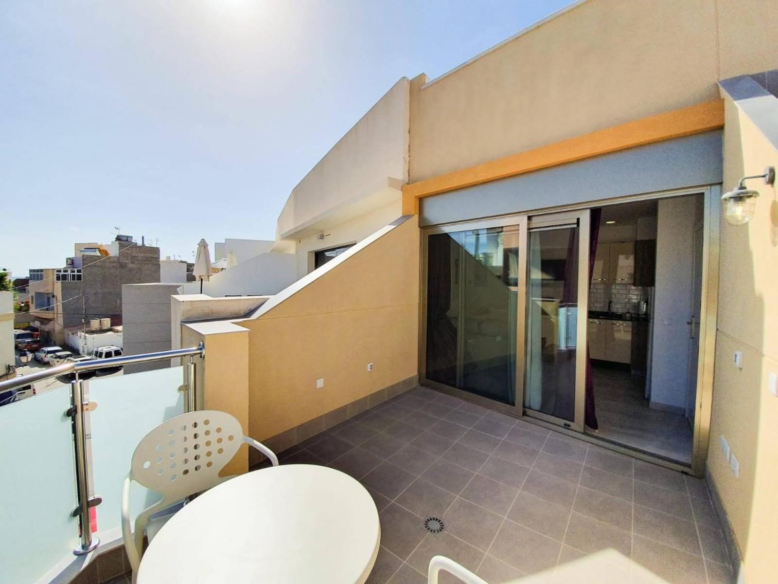3Arguineguin terrasse apart next to beach
