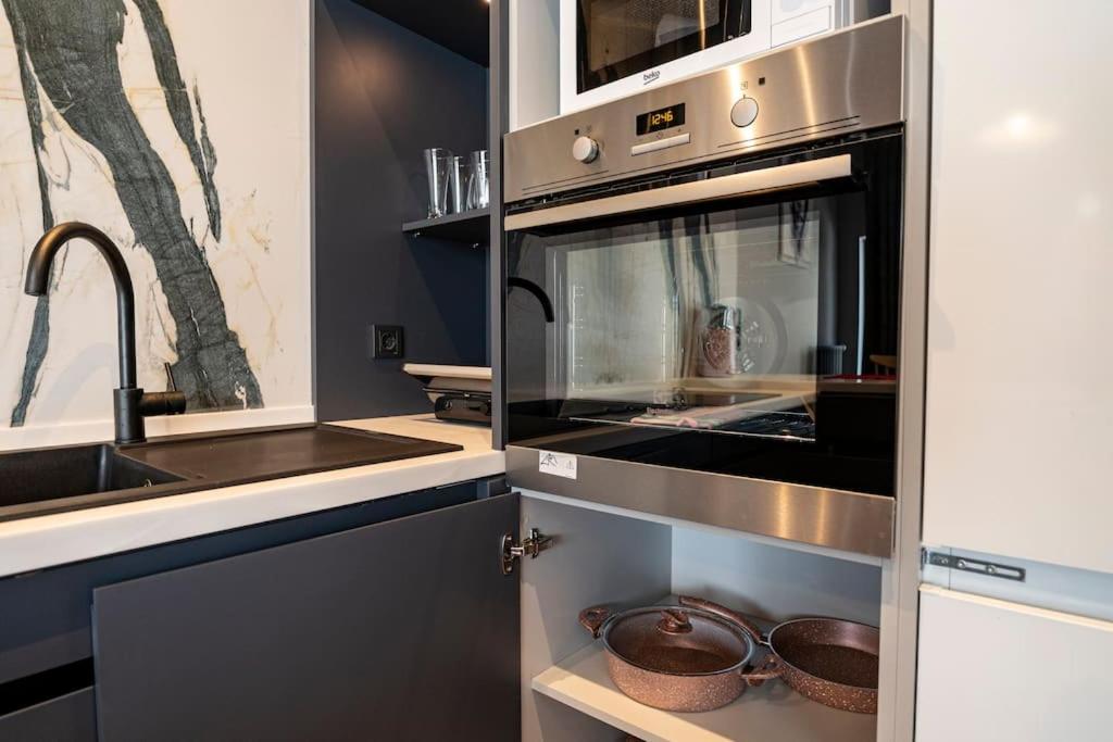 Classy furnished residence - Gym&Pool&Garage ( Benesta 111 )