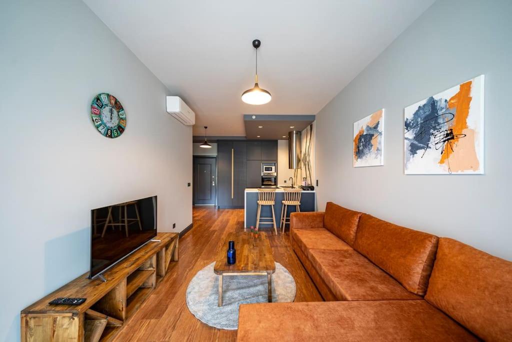 Classy furnished residence - Gym&Pool&Garage ( Benesta 158 )