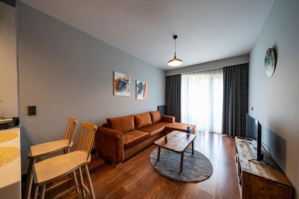 Classy furnished residence - Gym&Pool&Garage ( Benesta 158 )