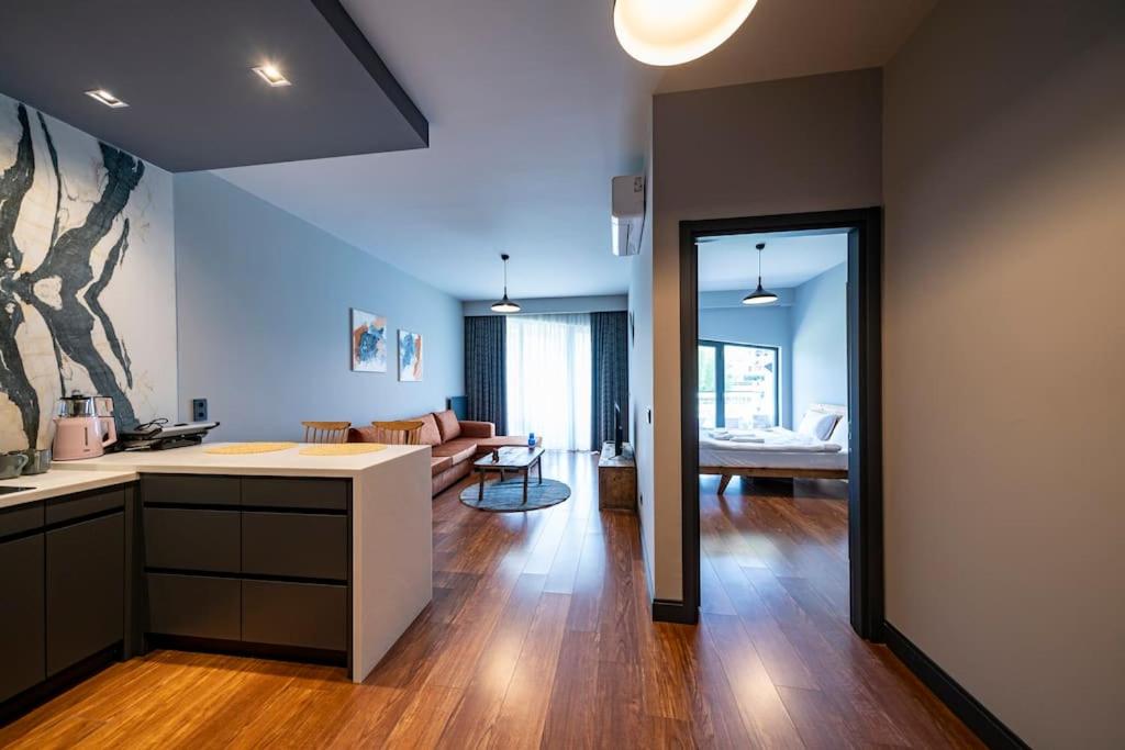 Classy furnished residence - Gym&Pool&Garage ( Benesta 158 )