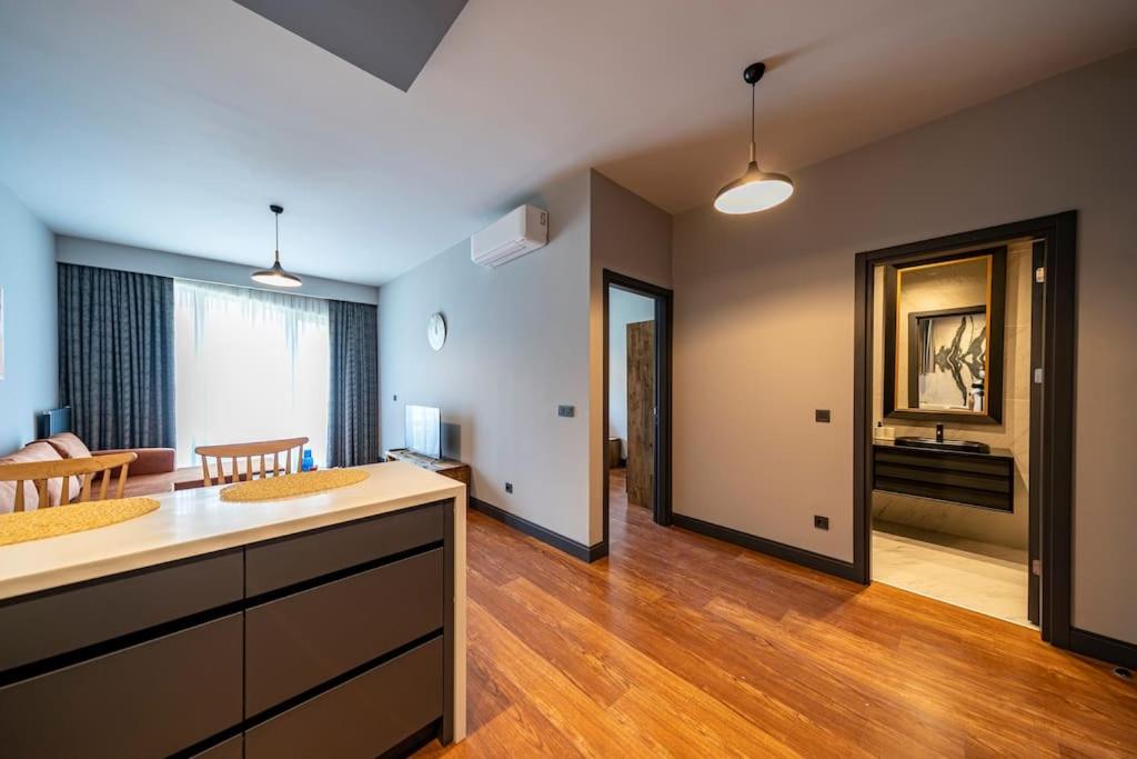 Classy furnished residence - Gym&Pool&Garage ( Benesta 158 )