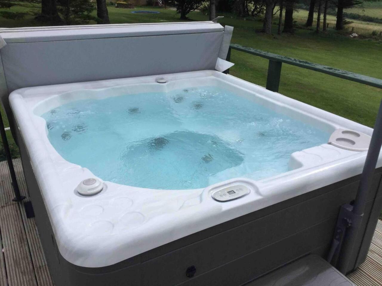 Green Yurt with Hot Tub - Sleeps 4 Parking & Pets view 2