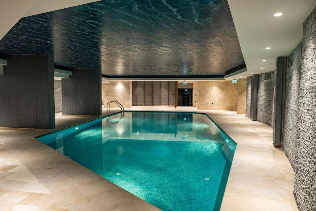Classy furnished residence - Gym&Pool&Garage ( Benesta 171 )