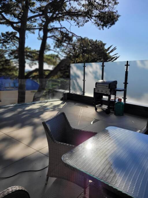 Luxury 3 bed flat with large terrace, sea views and hot tub view 4
