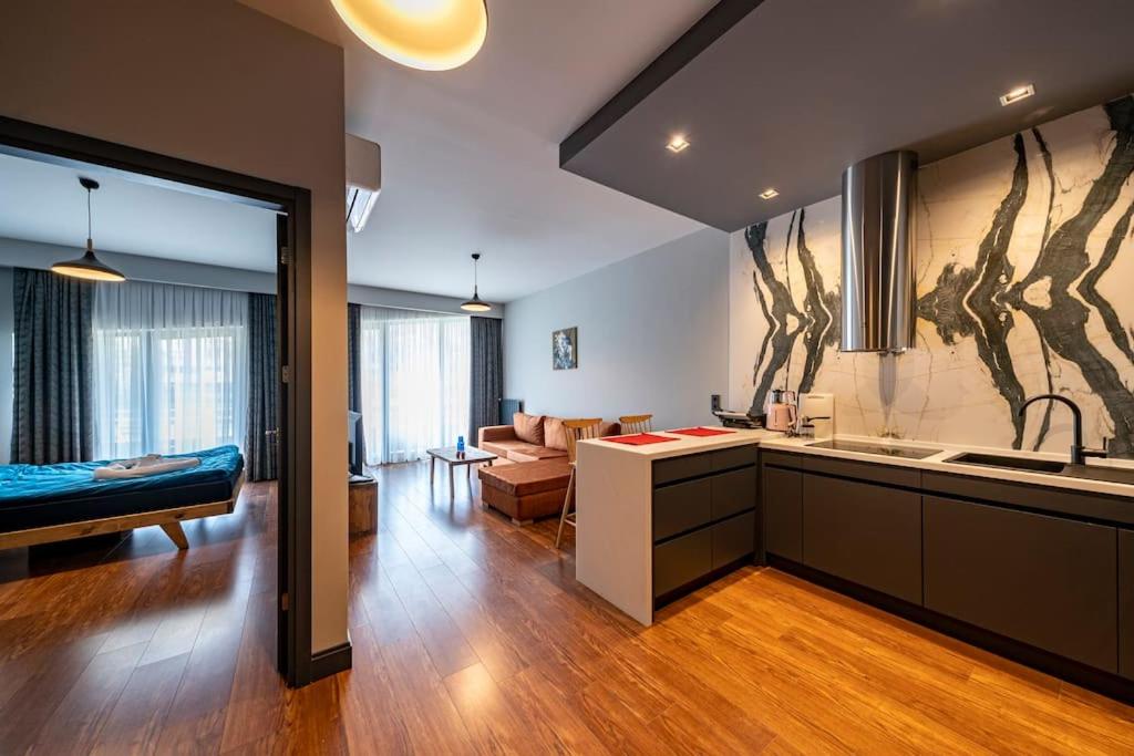 Classy furnished residence - Gym&Pool&Garage ( Benesta 75 )