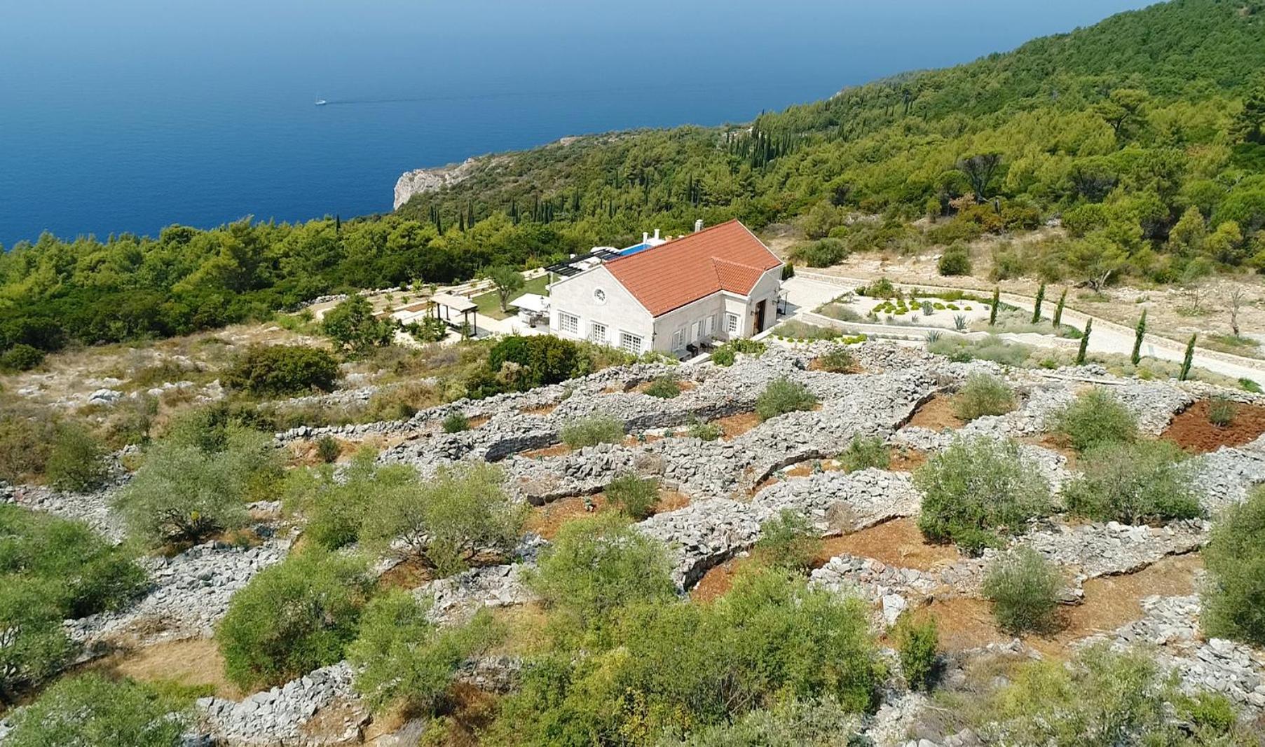 Villa V view 3