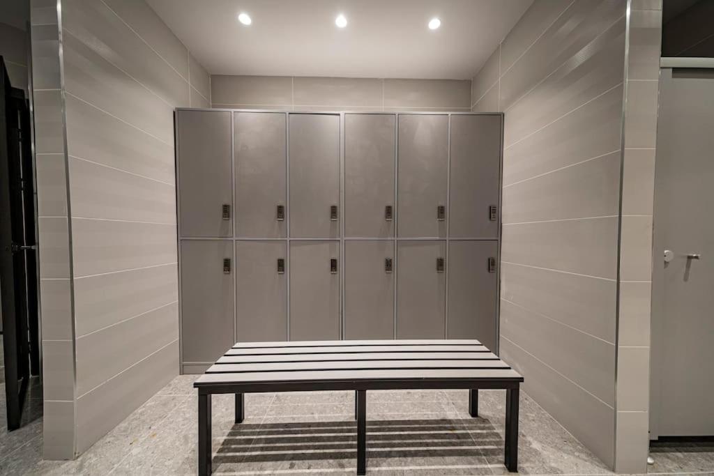 Classy, modern furnished residence, 7-24 security BNS115
