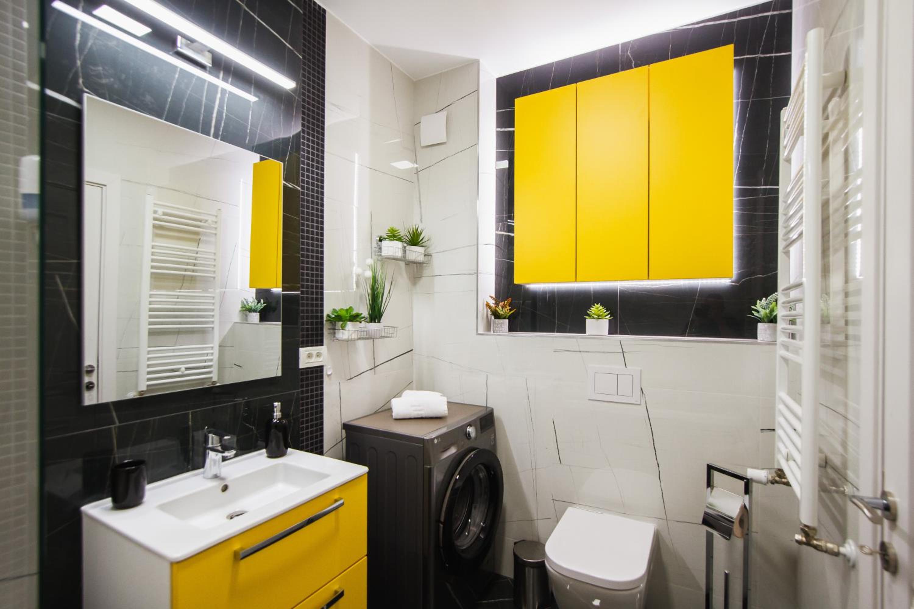 Romantic getaway at West Residence view 3