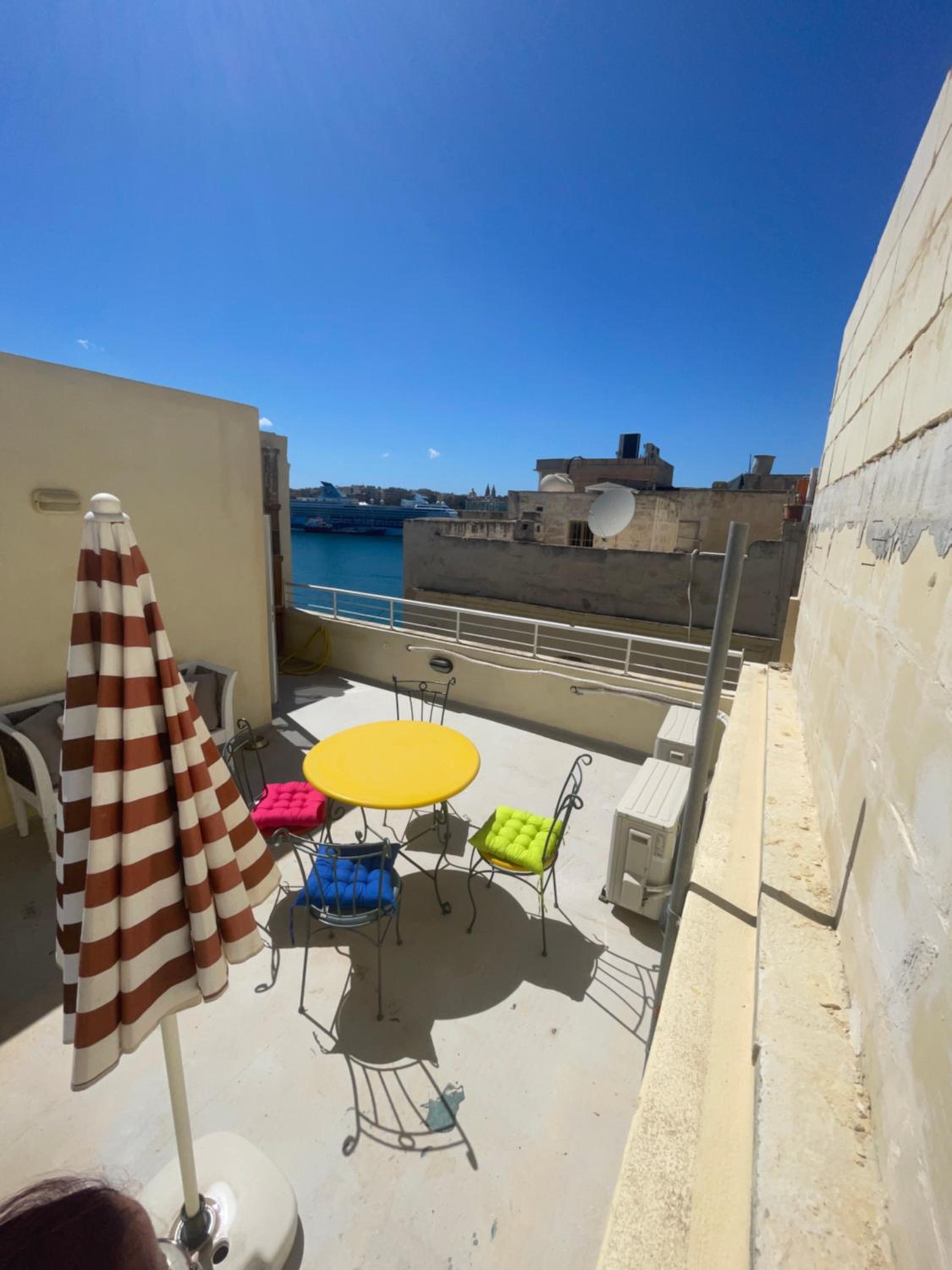 MoCo, modern comfort in historic city of Senglea view 2