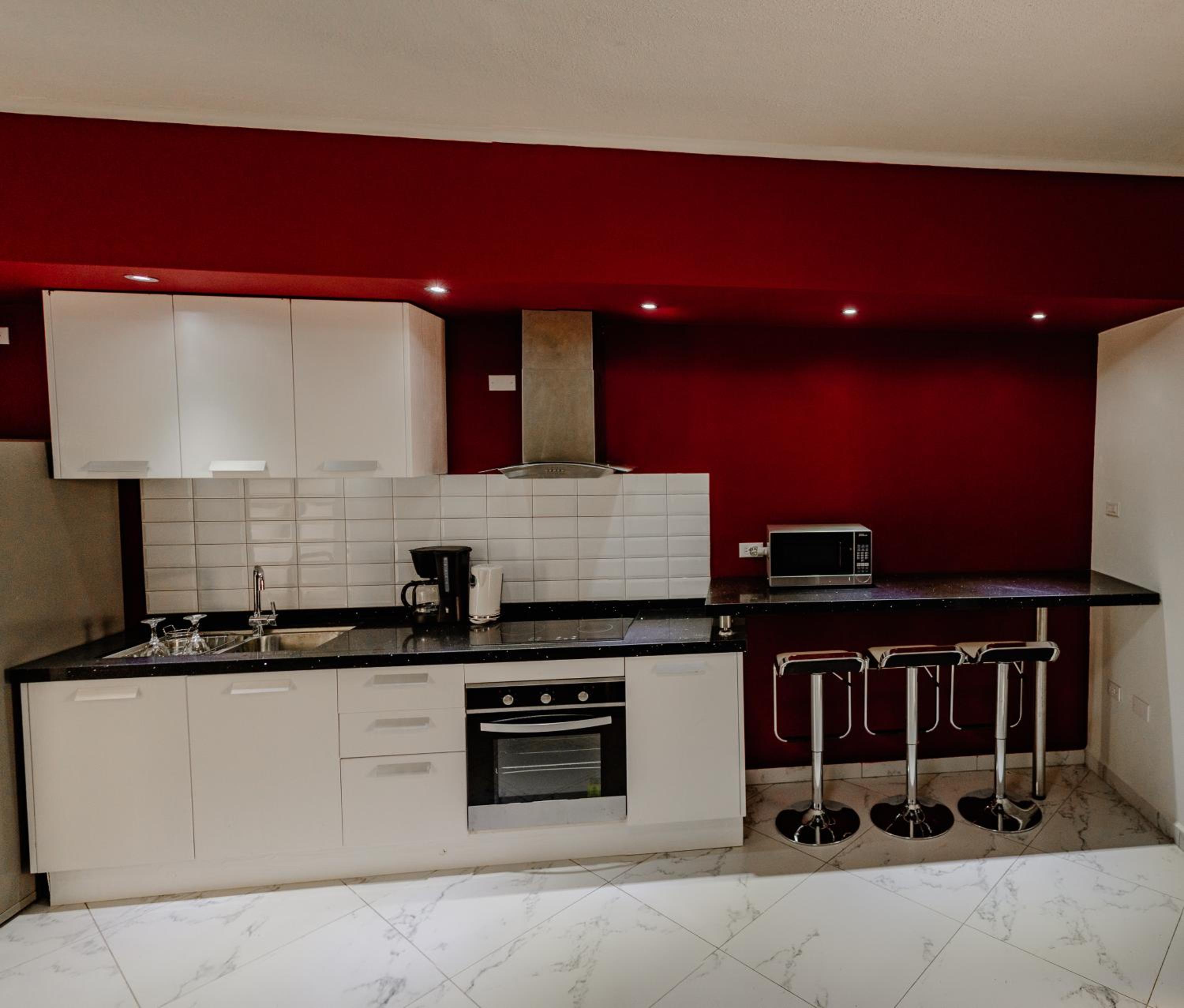Charming 1-bedroom apartment 2 km from Eagle beach view 5