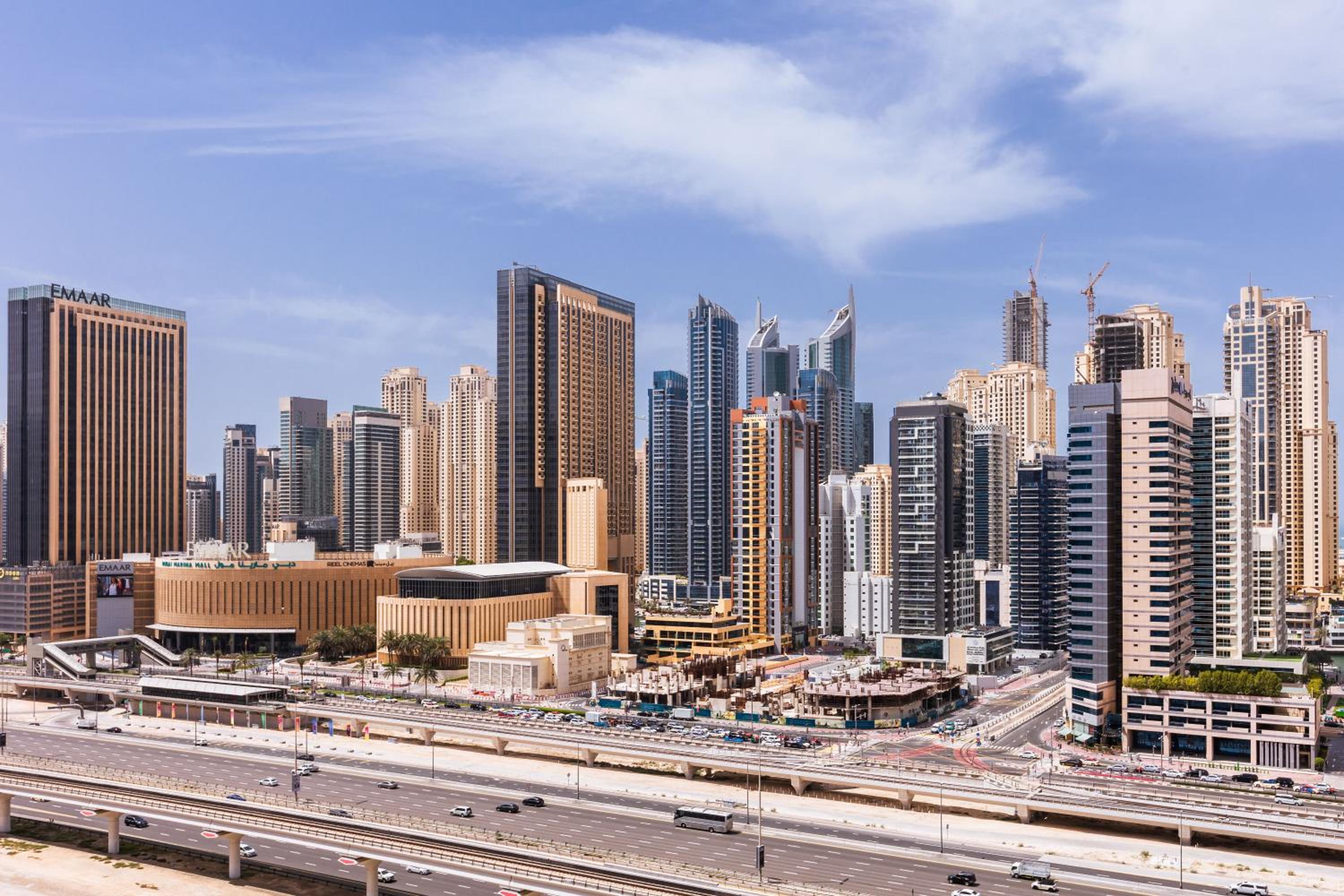 180° Sheik Zayed Road balcony views 2BR in JLT