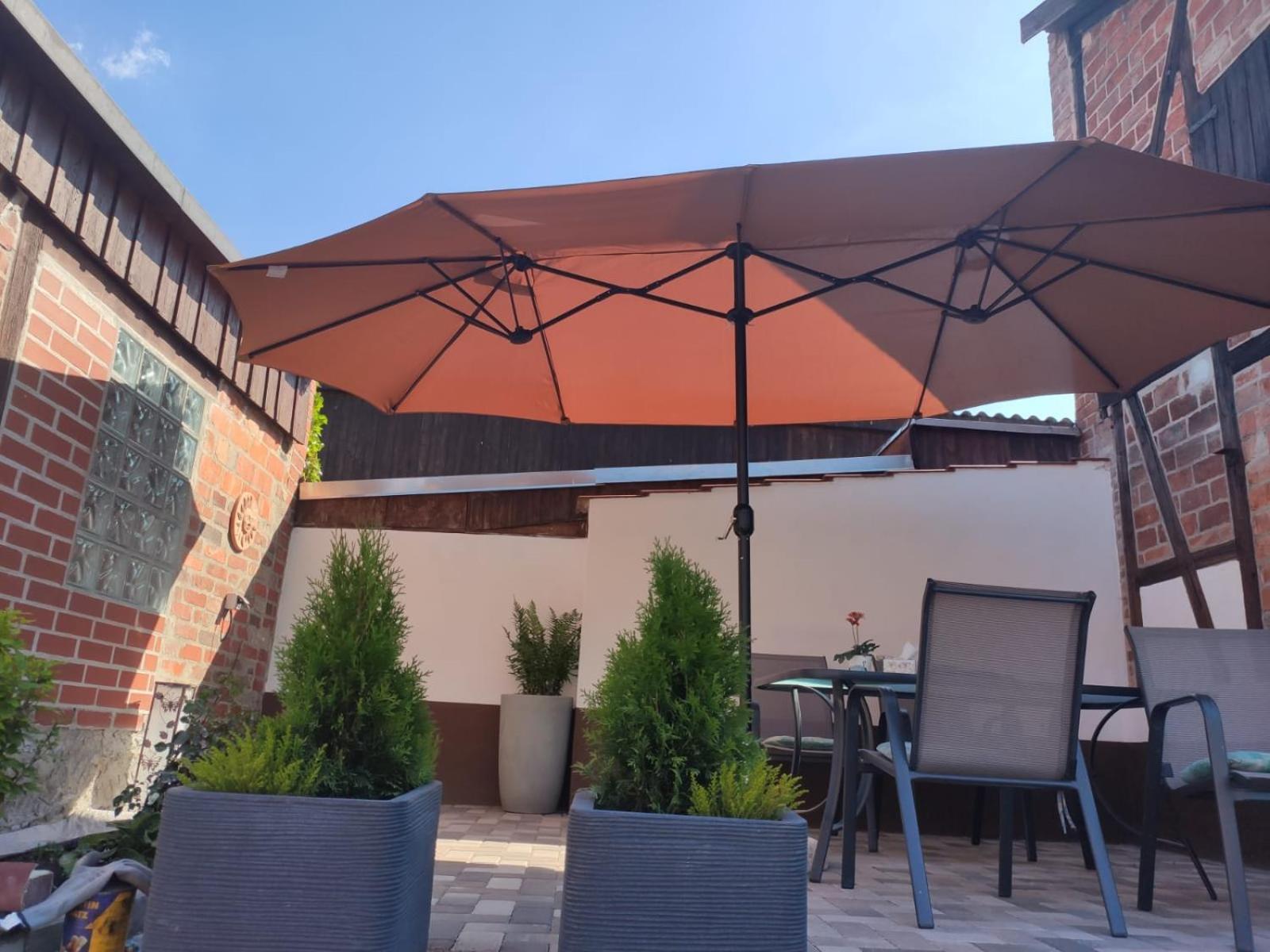 Ferienhaus Blaue Blume mit 11 kW Ladestation, Kamin, Terrasse, eingezäuntem Garten, Sauna, WLAN, Netflix, 2 Hunde willkommen!